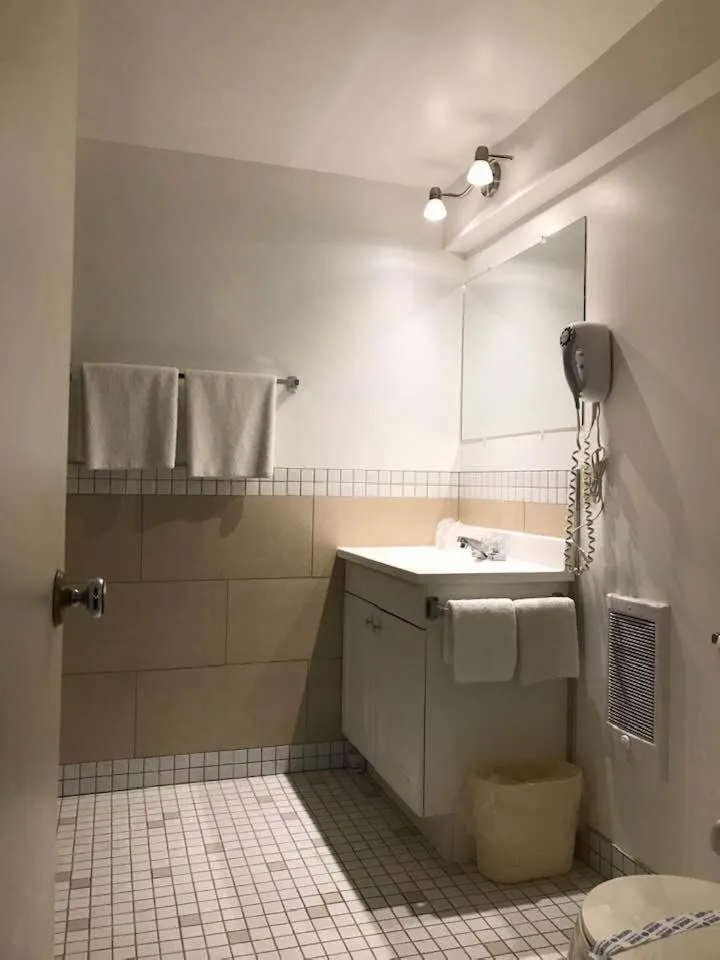 Toilet in Coastal Inn - Kingfisher