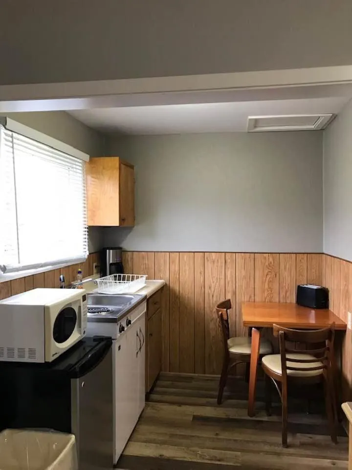 Kitchen or kitchenette in Coastal Inn - Kingfisher