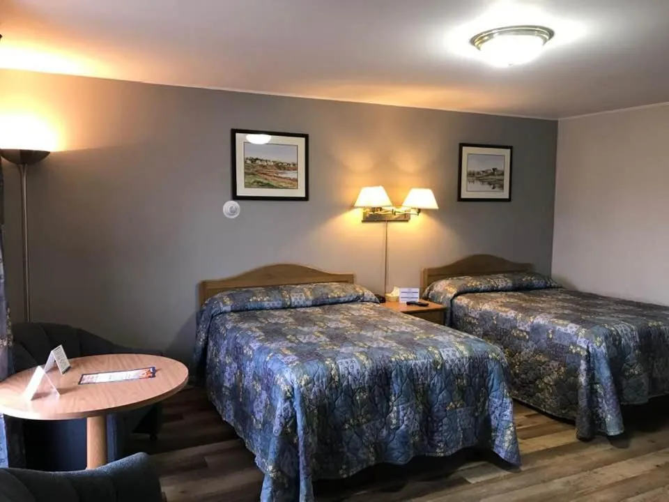 Bed in Coastal Inn - Kingfisher