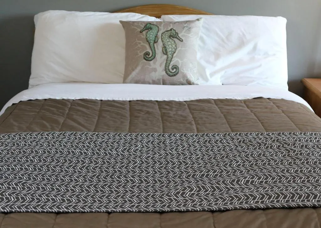 Bed in Coastal Inn - Kingfisher