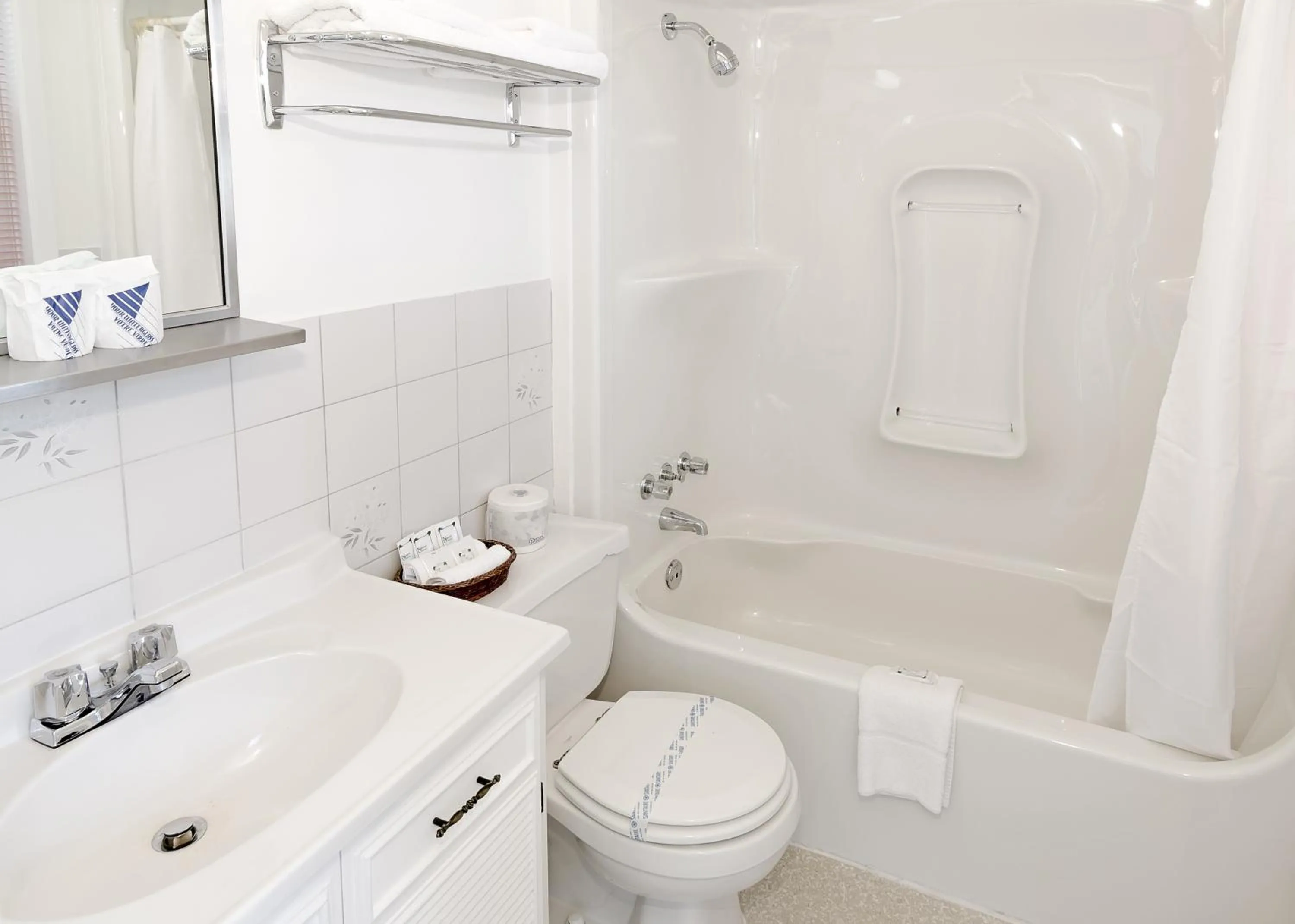 Shower in Coastal Inn - Kingfisher