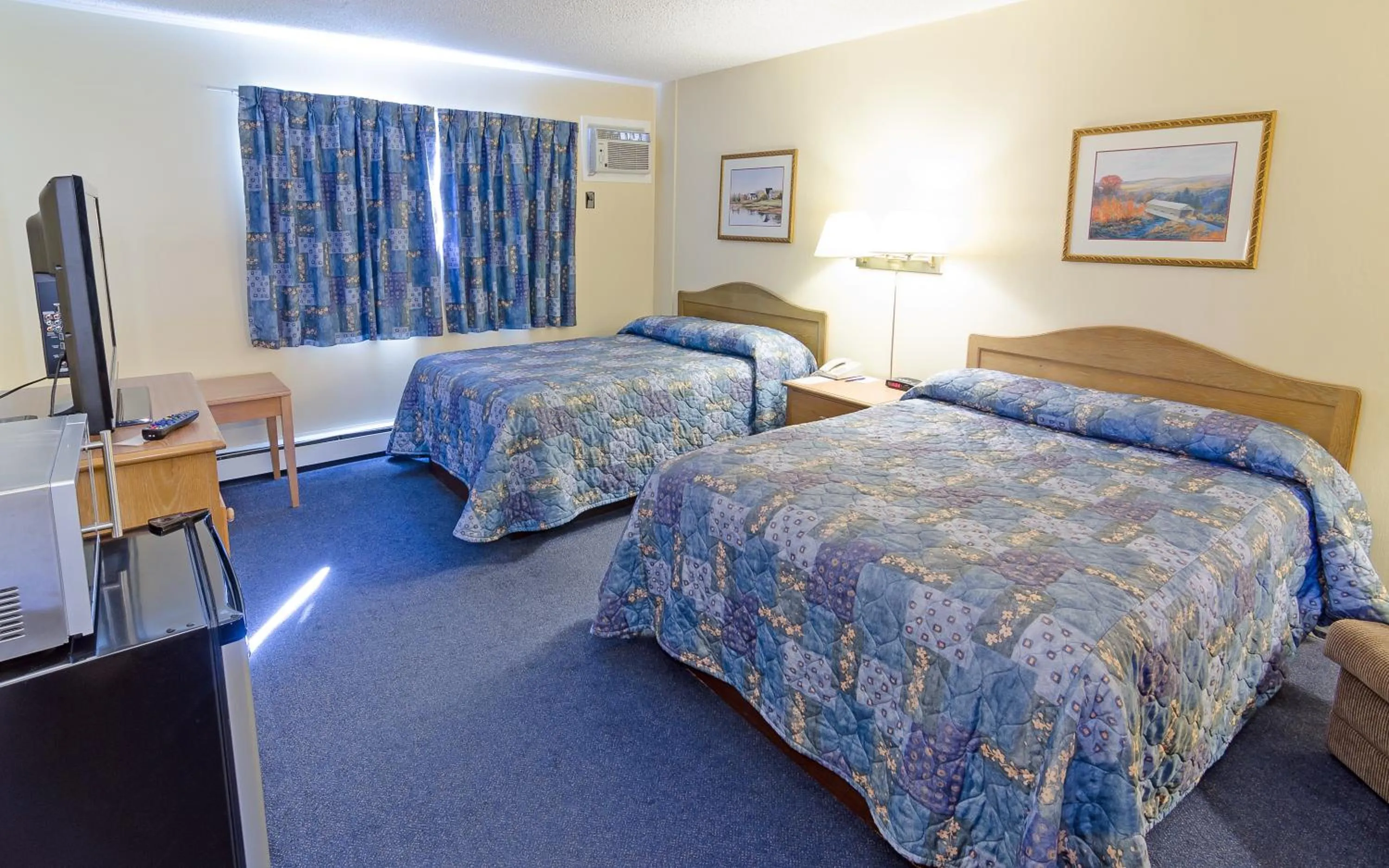 Bed in Coastal Inn - Kingfisher