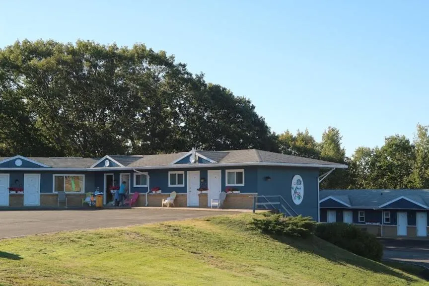 Property building in Coastal Inn - Kingfisher