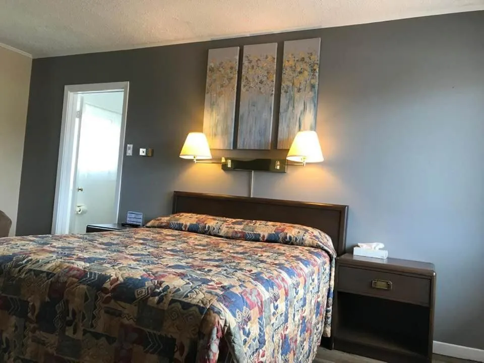 Bed in Coastal Inn - Kingfisher