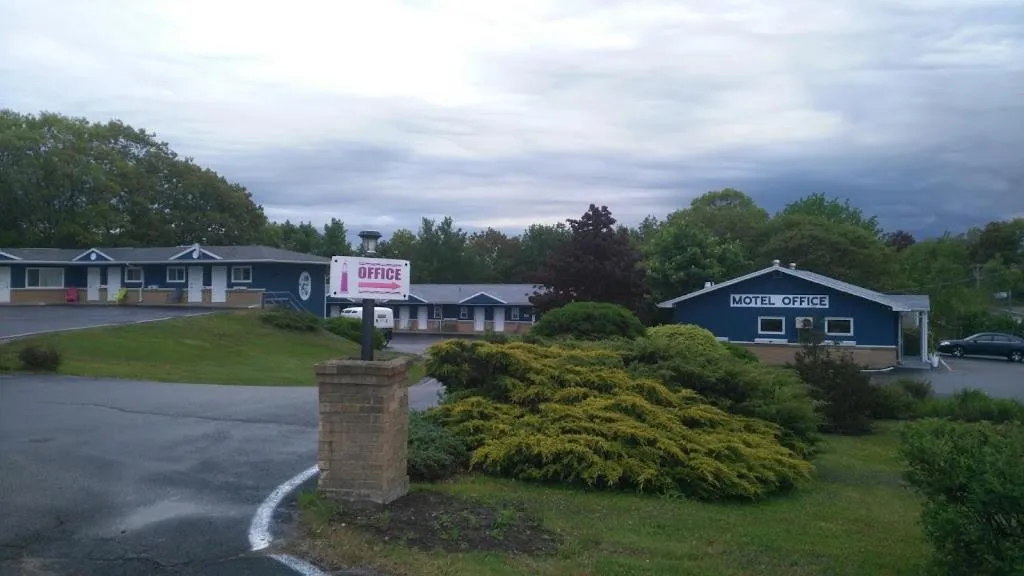 Property building in Coastal Inn - Kingfisher