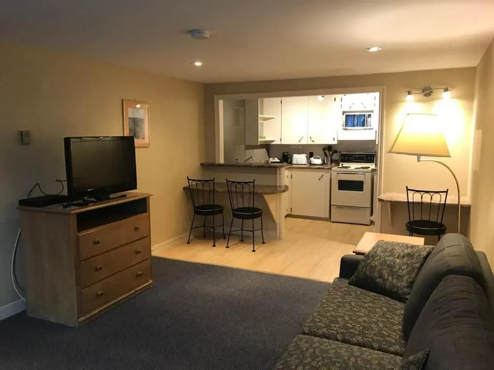 TV and multimedia in Coastal Inn - Kingfisher