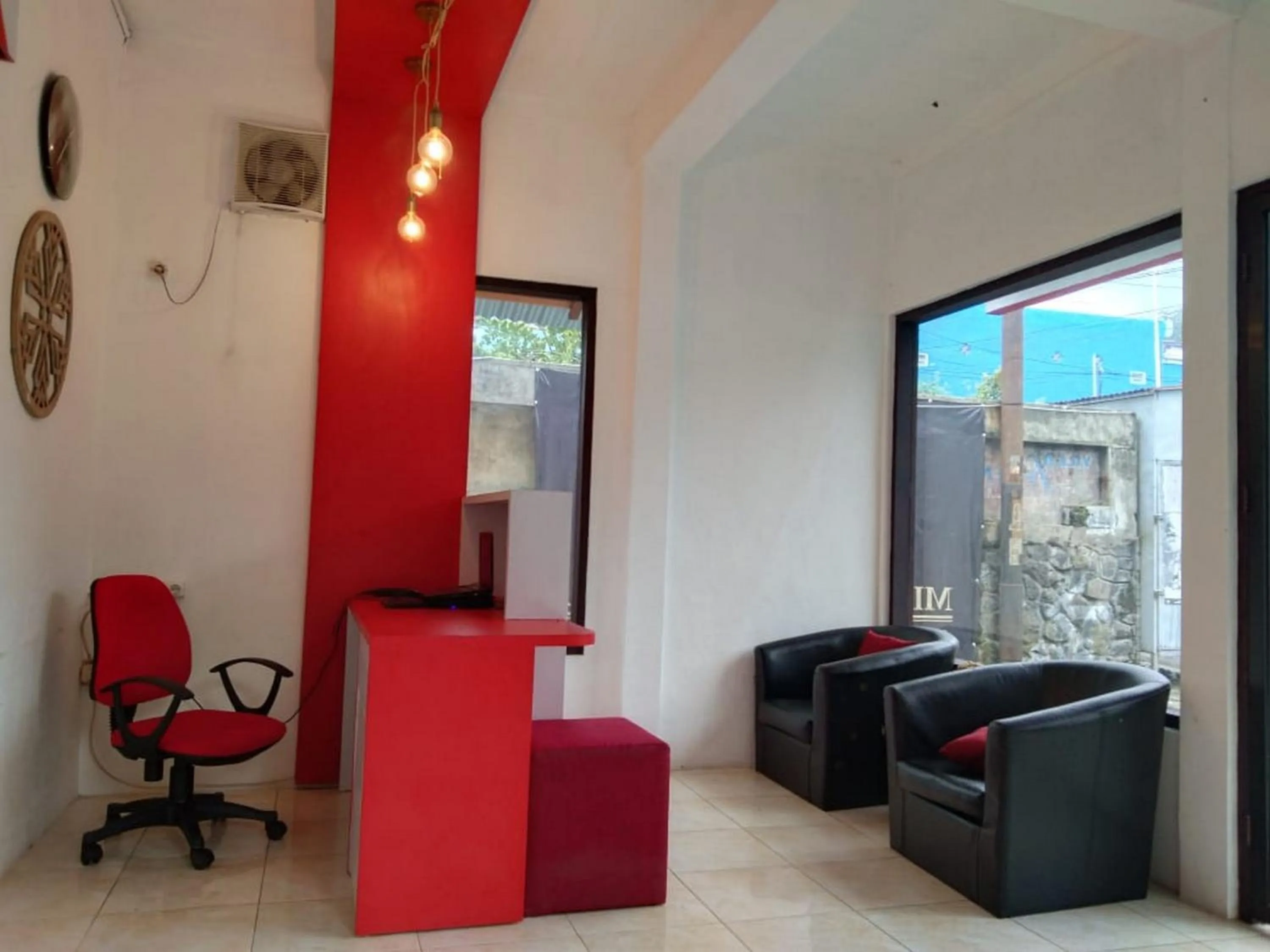 Lobby or reception in RedDoorz @ Tretes 2