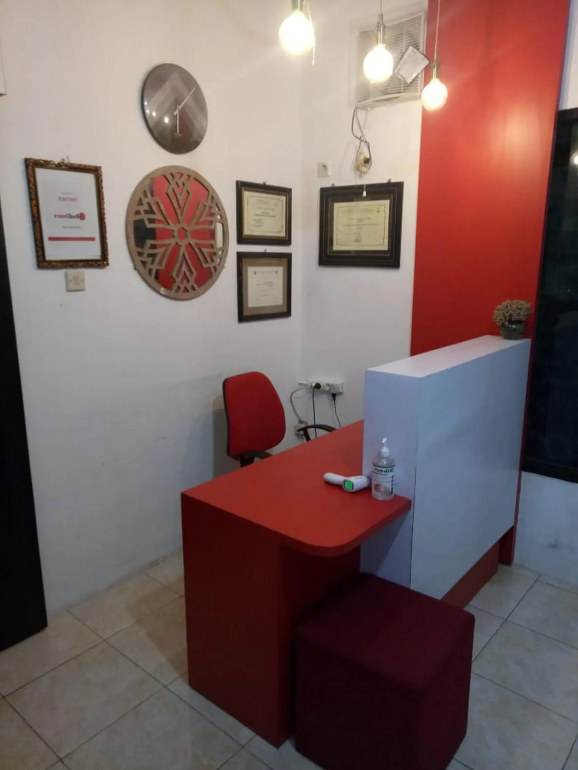 Lobby or reception in RedDoorz @ Tretes 2 Lobby or reception in RedDoorz @ Tretes 2