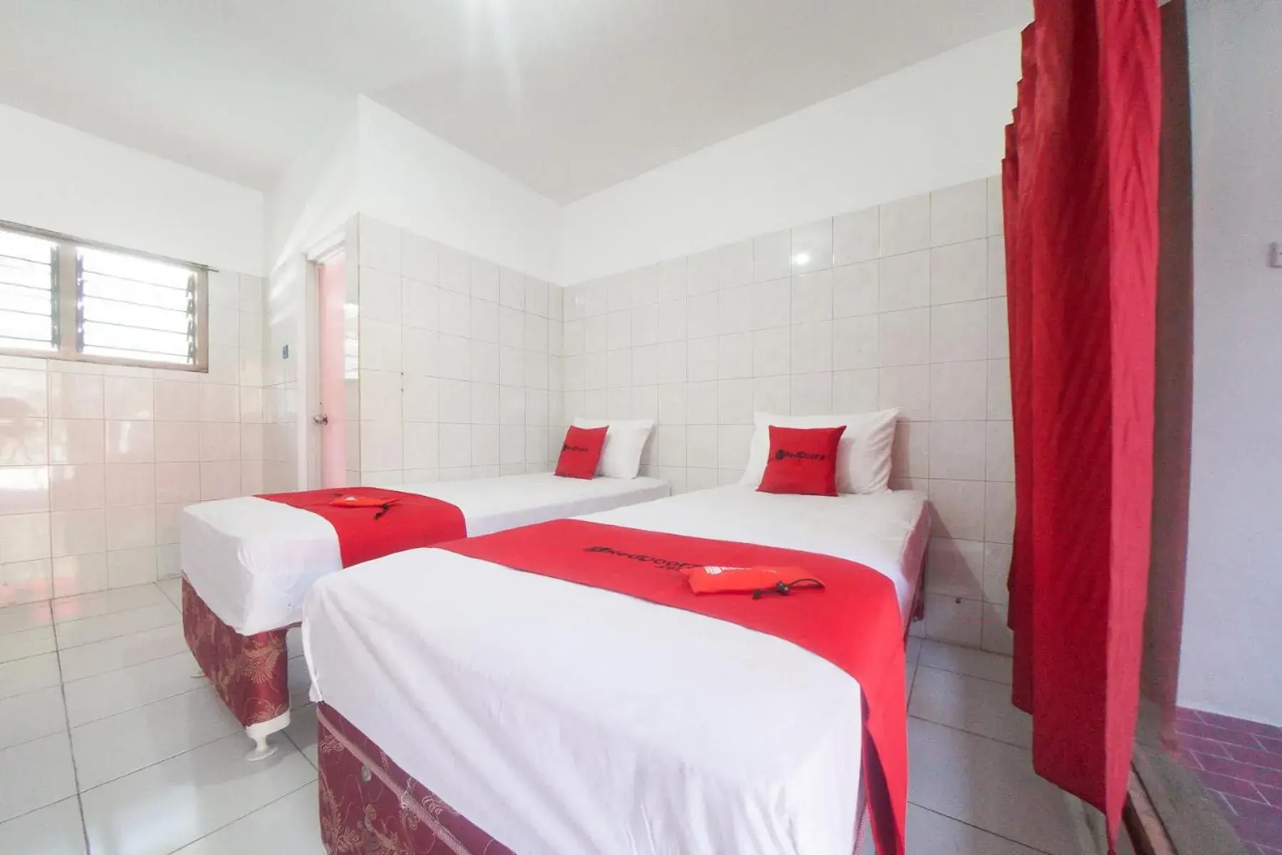 Bedroom, Bed in RedDoorz @ Tretes 2 Bedroom, Bed in RedDoorz @ Tretes 2