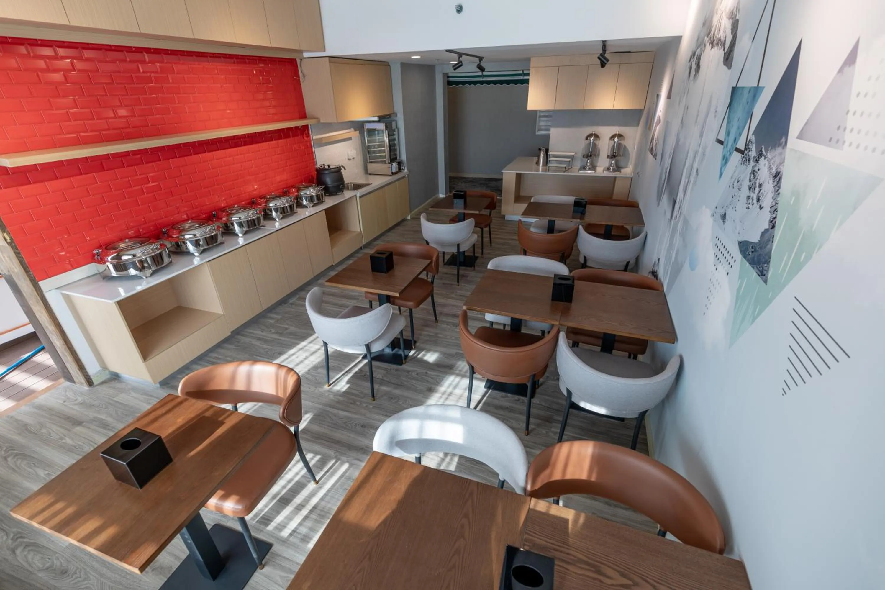 Restaurant/places to eat in Imin Hotel