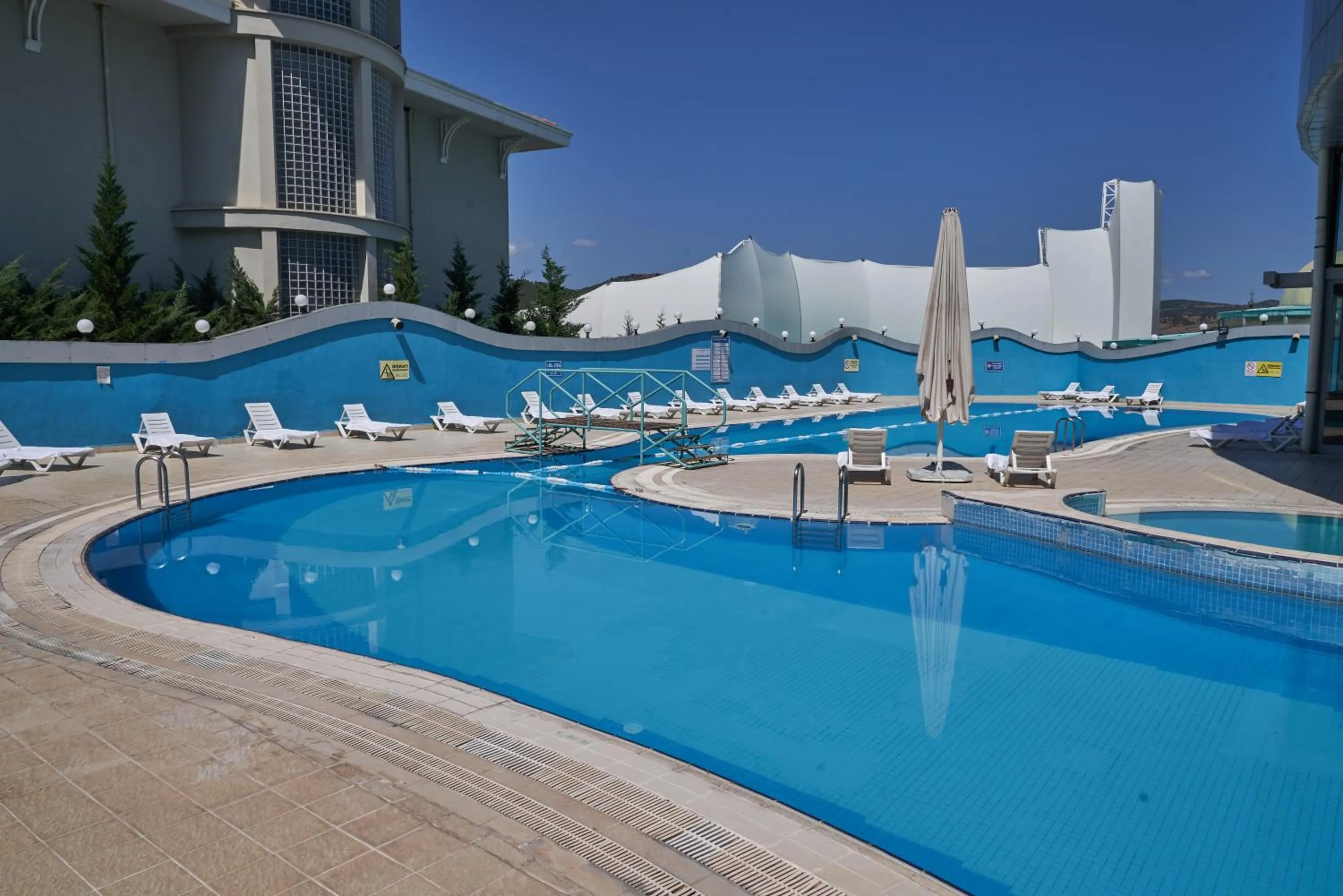 Swimming pool in Eliz Hotel Convention Center Thermal Spa & Wellnes