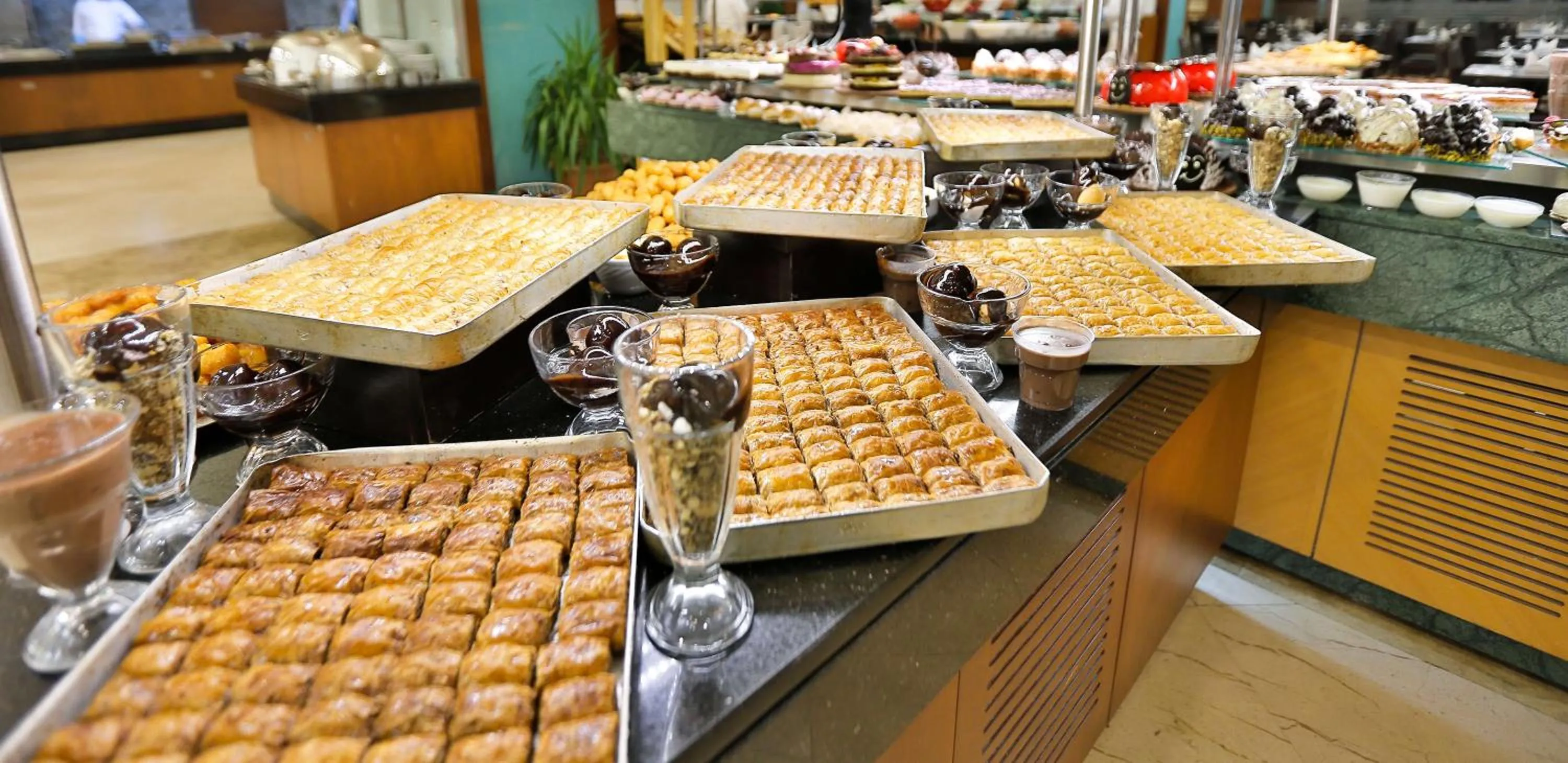 Food and drinks in Eliz Hotel Convention Center Thermal Spa & Wellnes