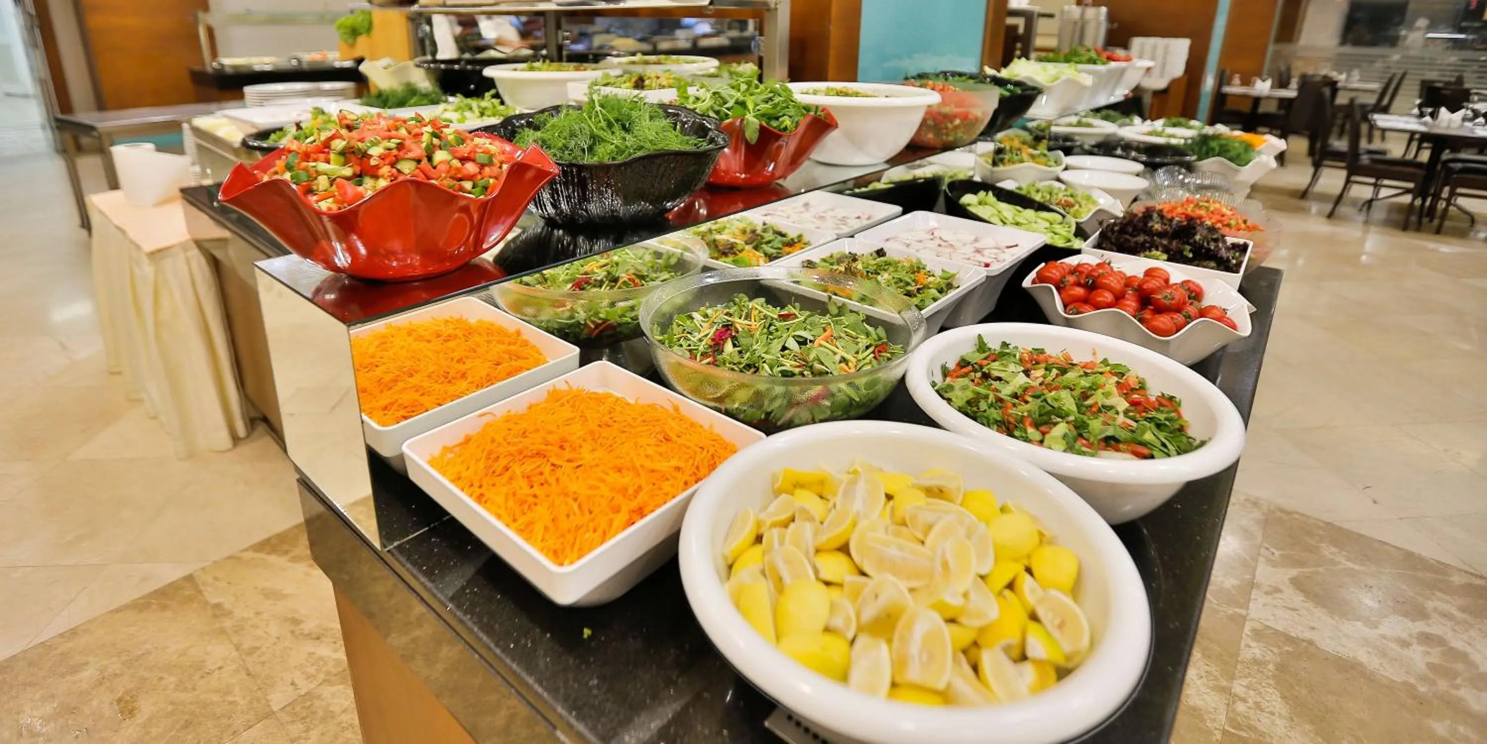 Food and drinks in Eliz Hotel Convention Center Thermal Spa & Wellnes