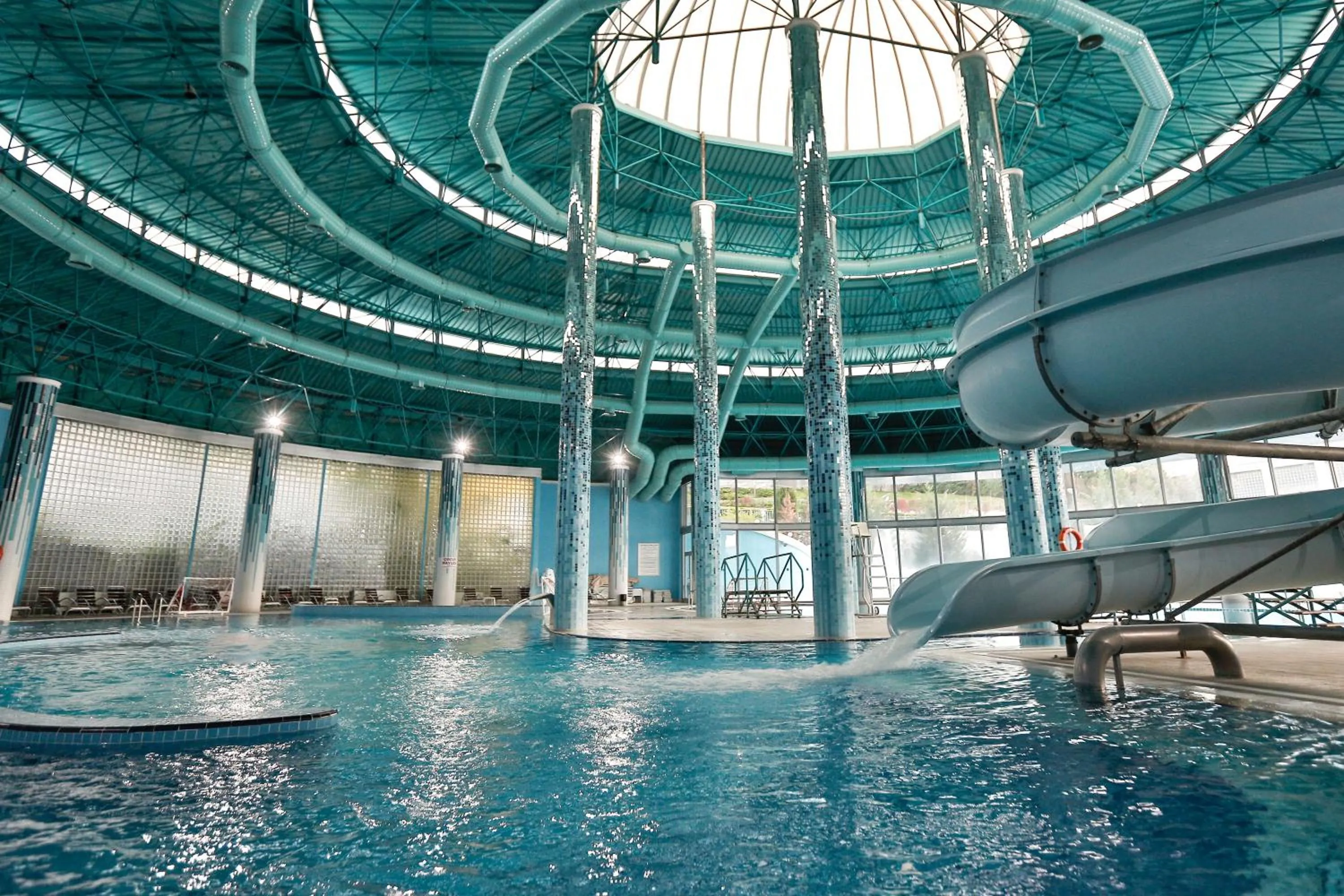 Swimming pool in Eliz Hotel Convention Center Thermal Spa & Wellnes