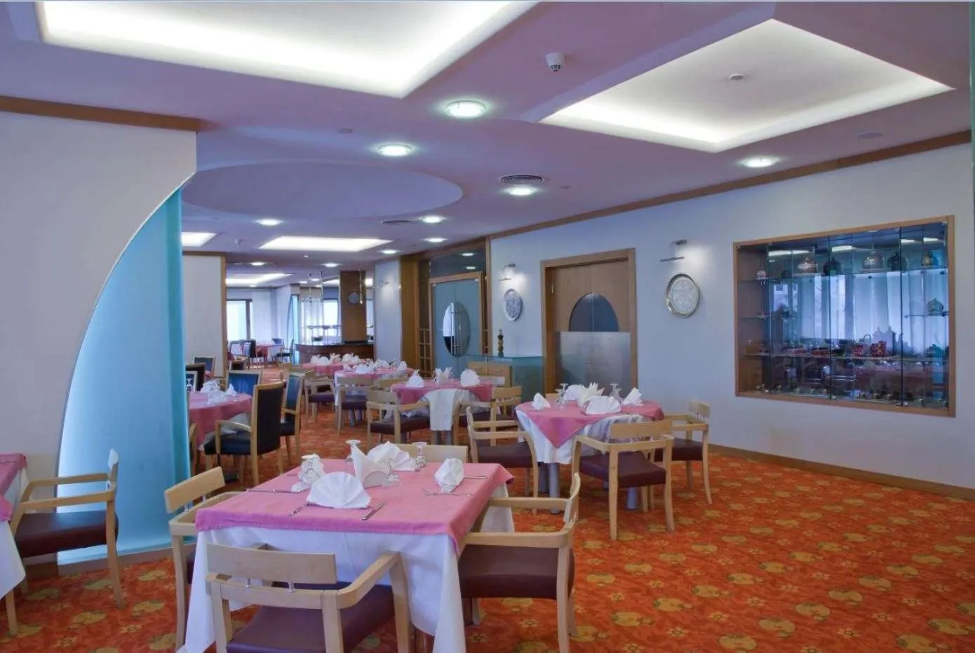 Restaurant/places to eat in Eliz Hotel Convention Center Thermal Spa & Wellnes