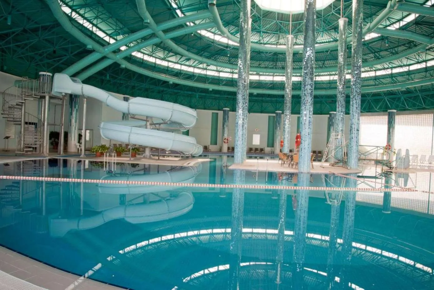 Swimming pool in Eliz Hotel Convention Center Thermal Spa & Wellnes
