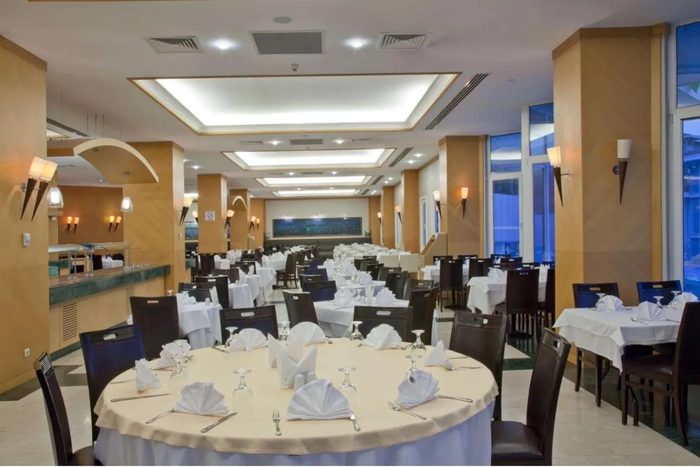 Restaurant/places to eat in Eliz Hotel Convention Center Thermal Spa & Wellnes