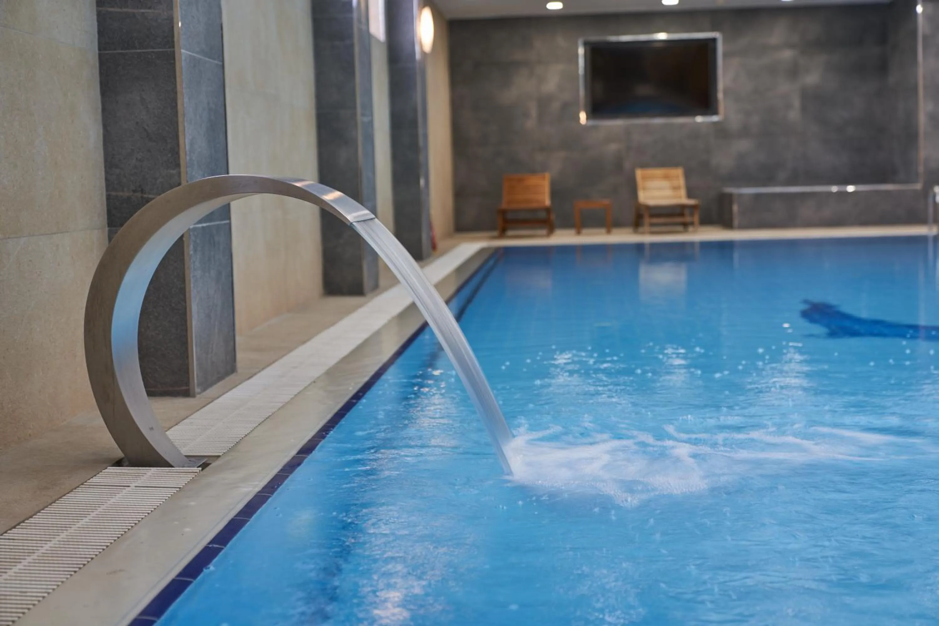 Swimming pool in Eliz Hotel Convention Center Thermal Spa & Wellnes