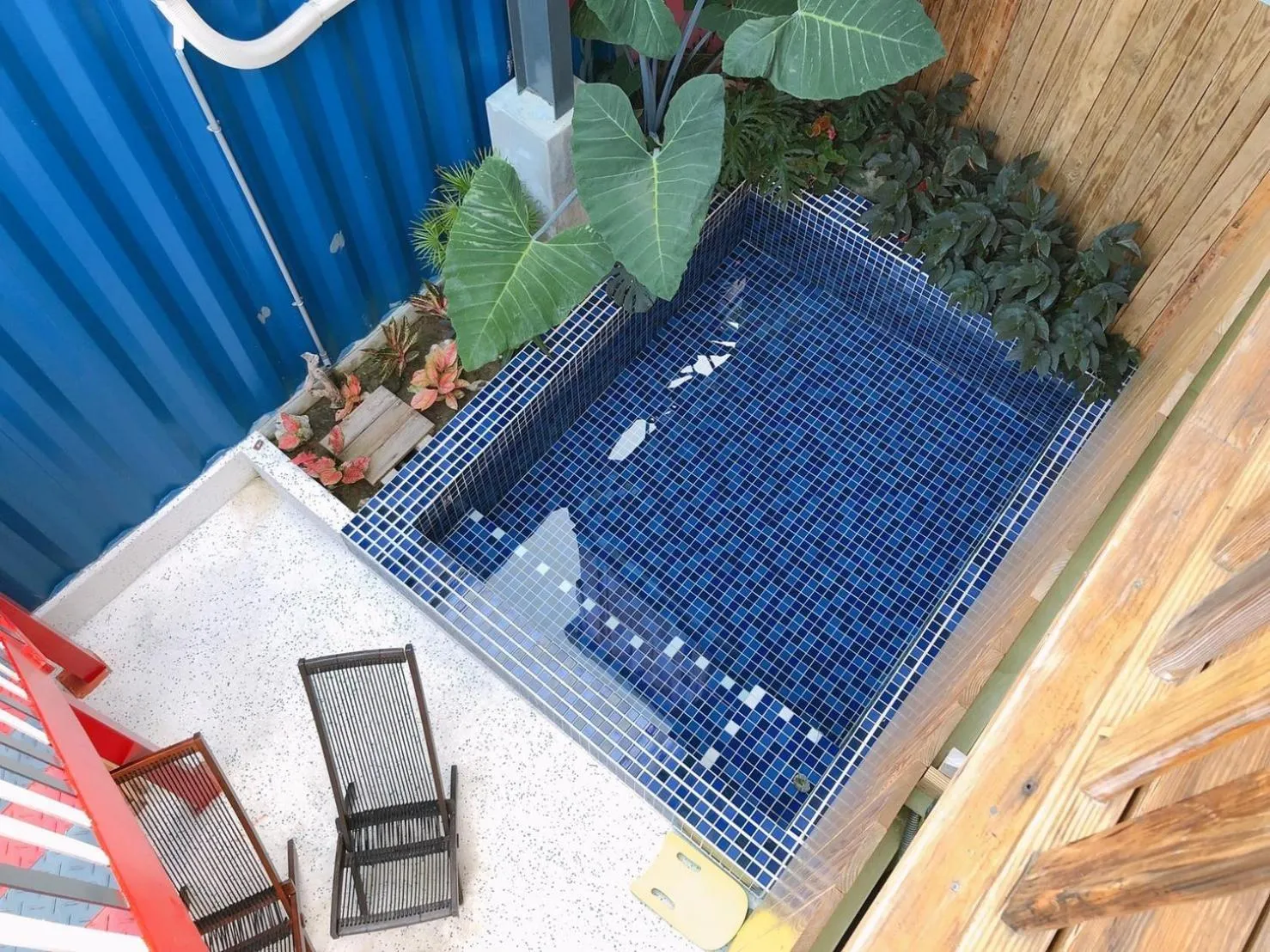Swimming pool in Little Ryukyu Hermit Crab Homestay
