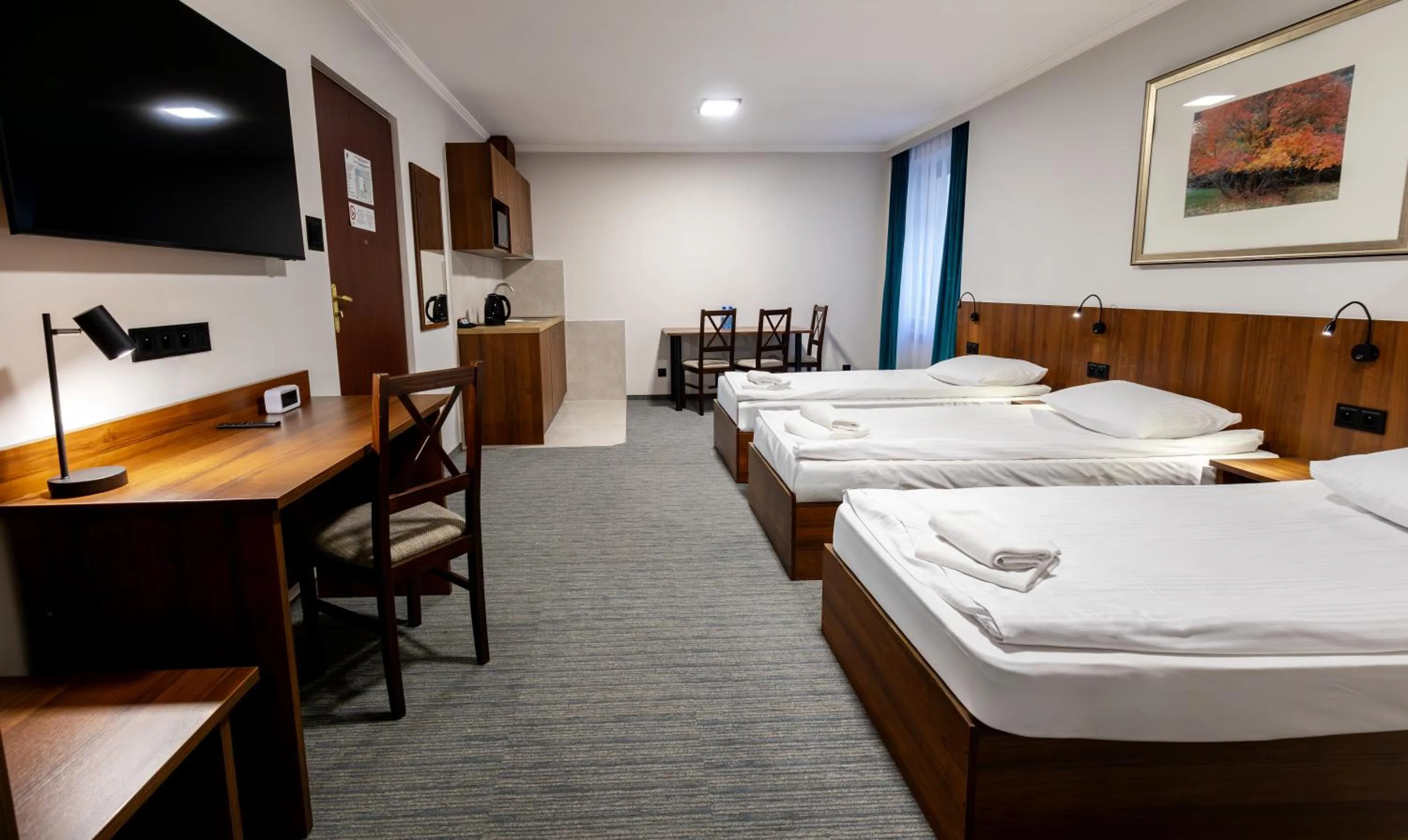 Communal lounge/ TV room, Bed in Noclegi Hit Rooms & Apartments