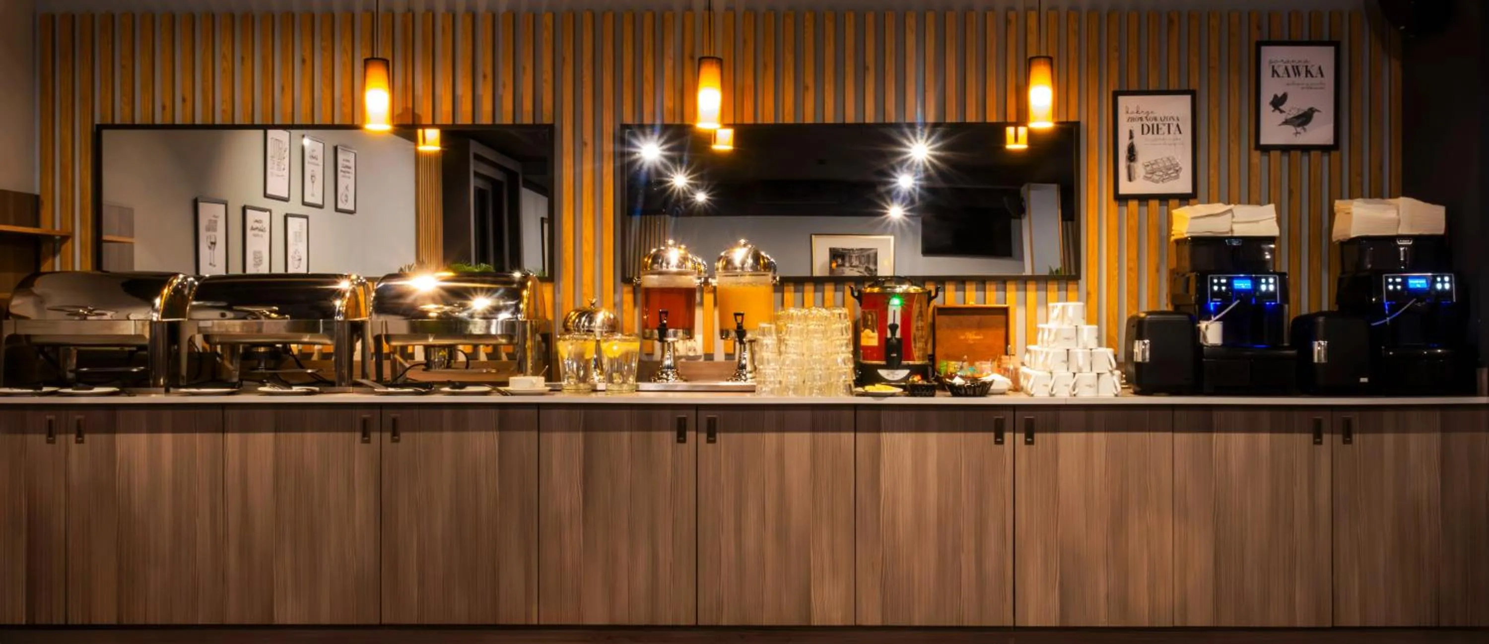 Restaurant/places to eat in Noclegi Hit Rooms & Apartments