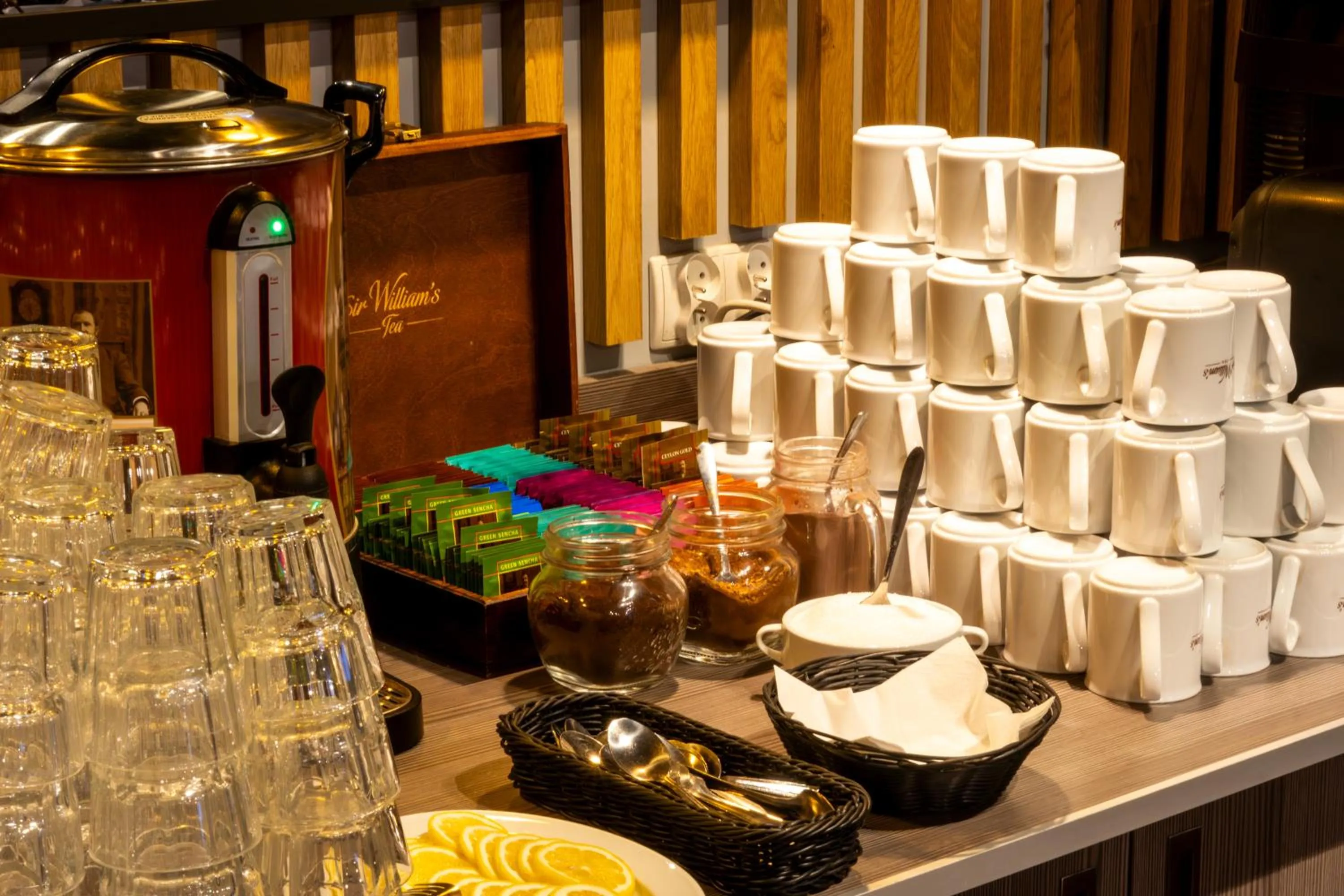 Restaurant/places to eat in Noclegi Hit Rooms & Apartments