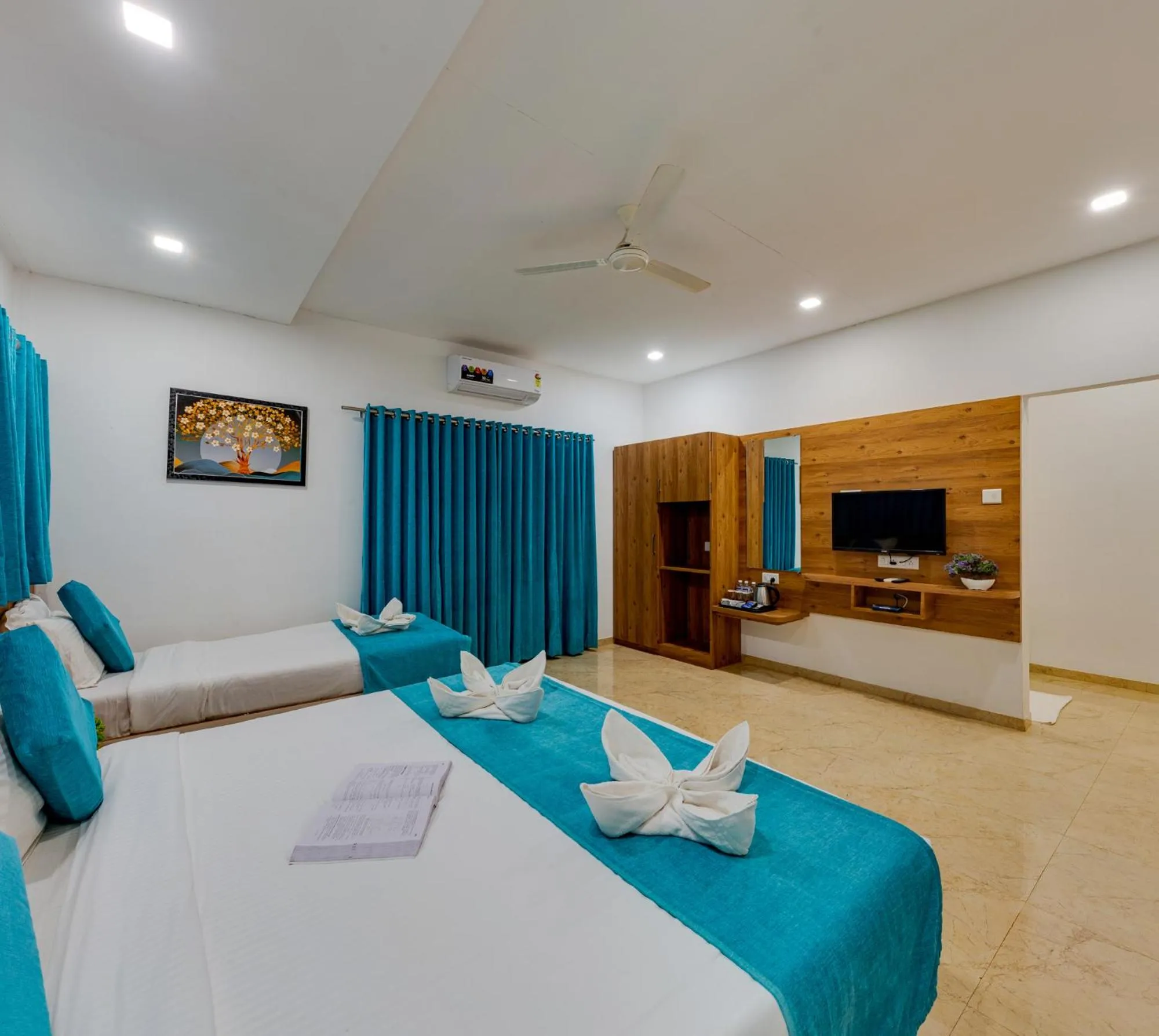 TV and multimedia in Hotel Mahabaleshwar Fragrance