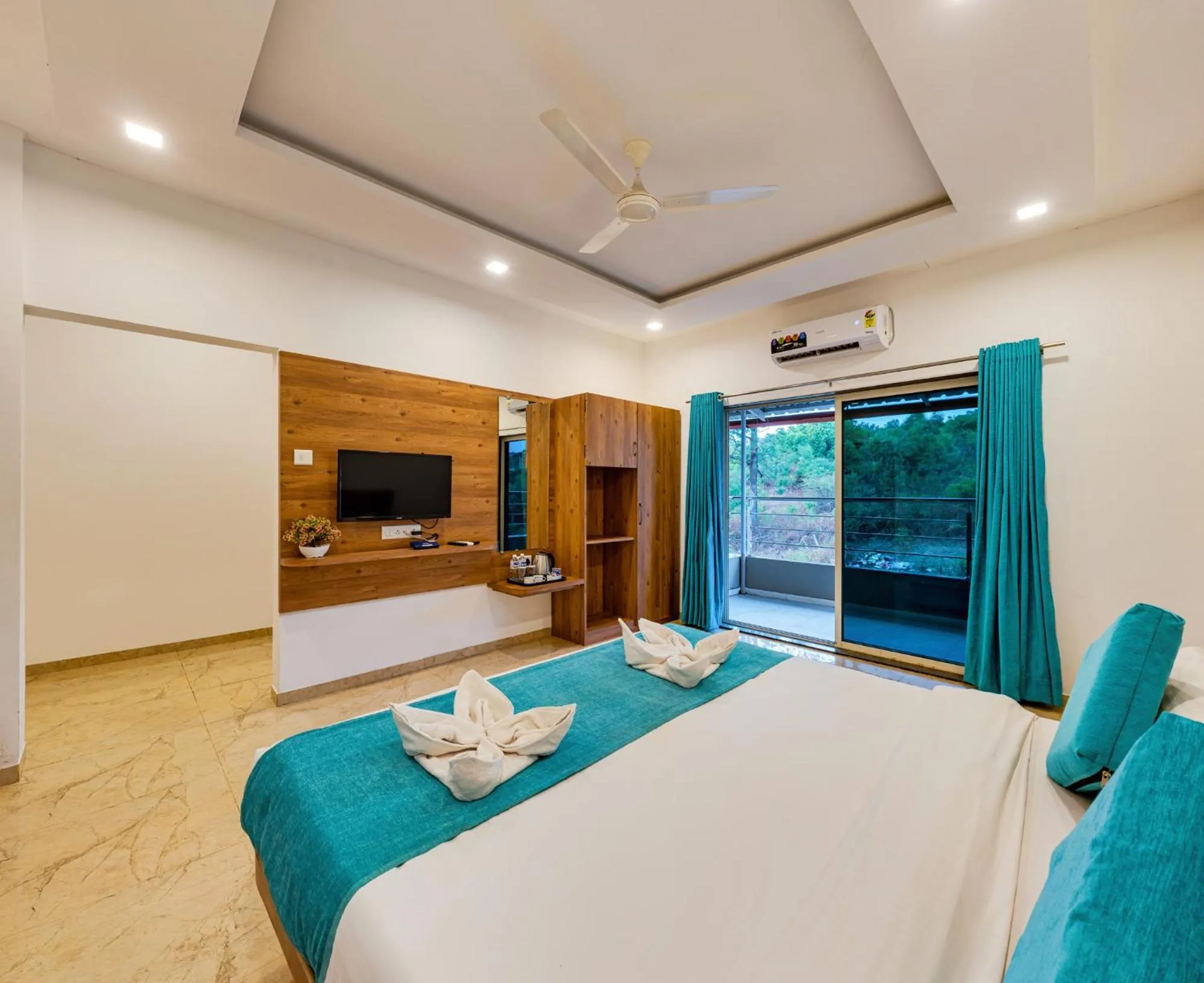 Photo of the whole room in Hotel Mahabaleshwar Fragrance