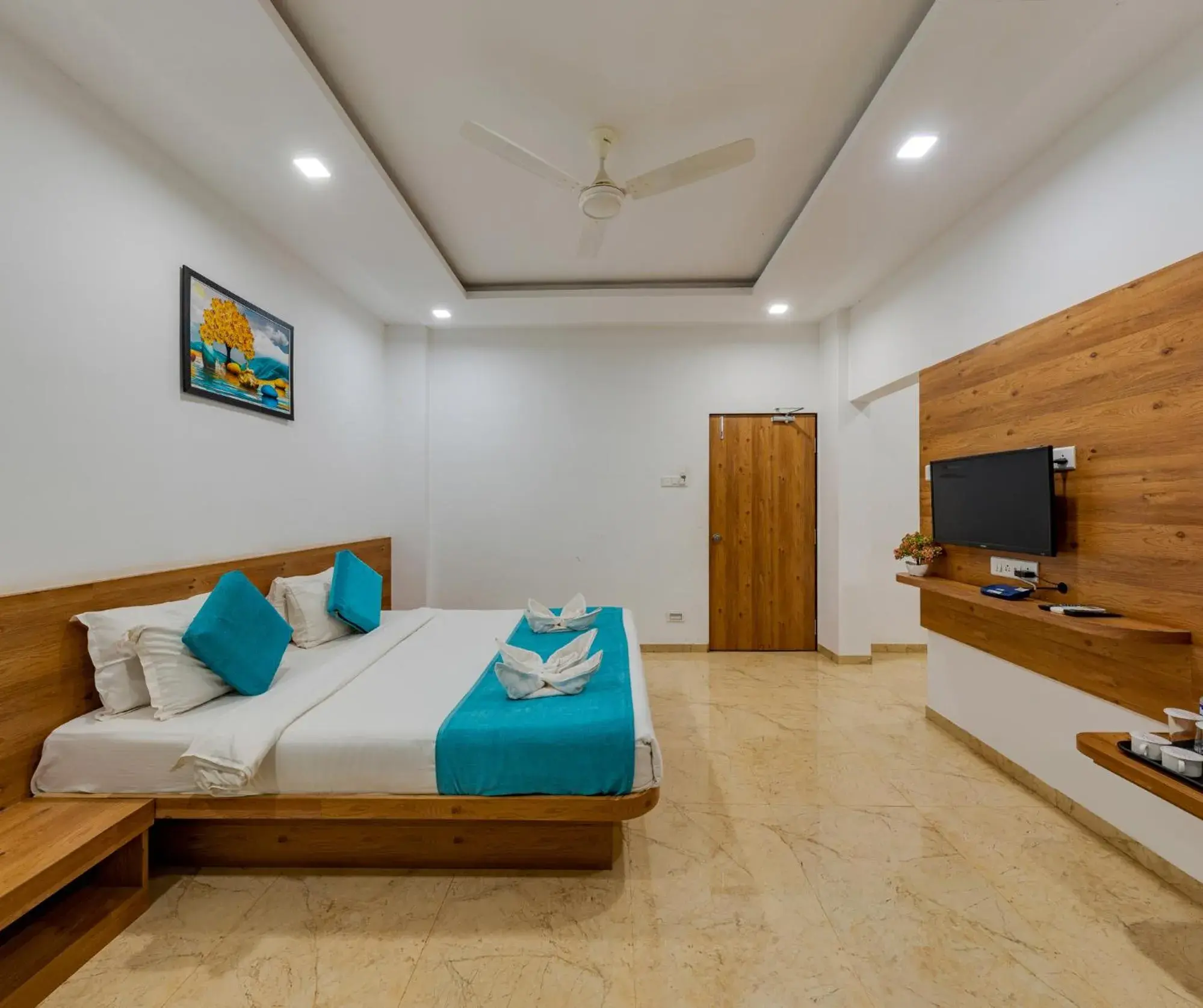 Bed in Hotel Mahabaleshwar Fragrance Bed in Hotel Mahabaleshwar Fragrance