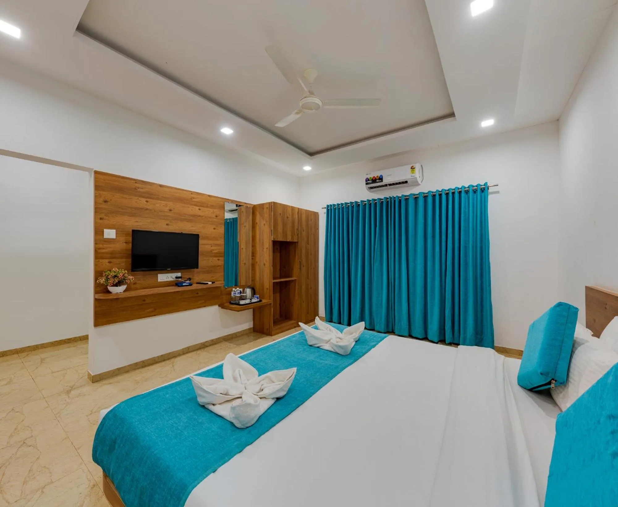 Photo of the whole room in Hotel Mahabaleshwar Fragrance