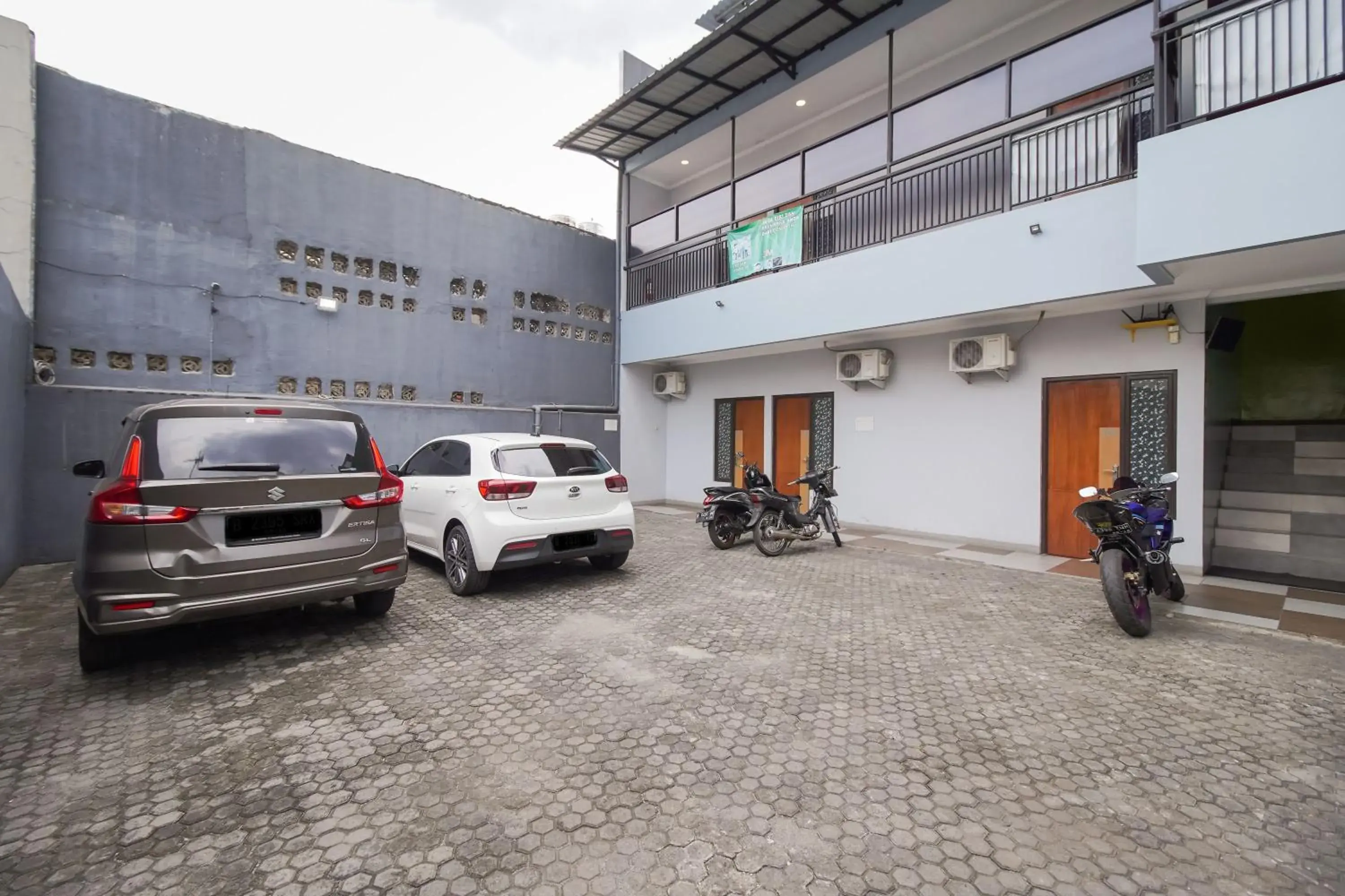 Property building in Urbanview Hotel Arafuru Residence Duren Sawit Property building in Urbanview Hotel Arafuru Residence Duren Sawit