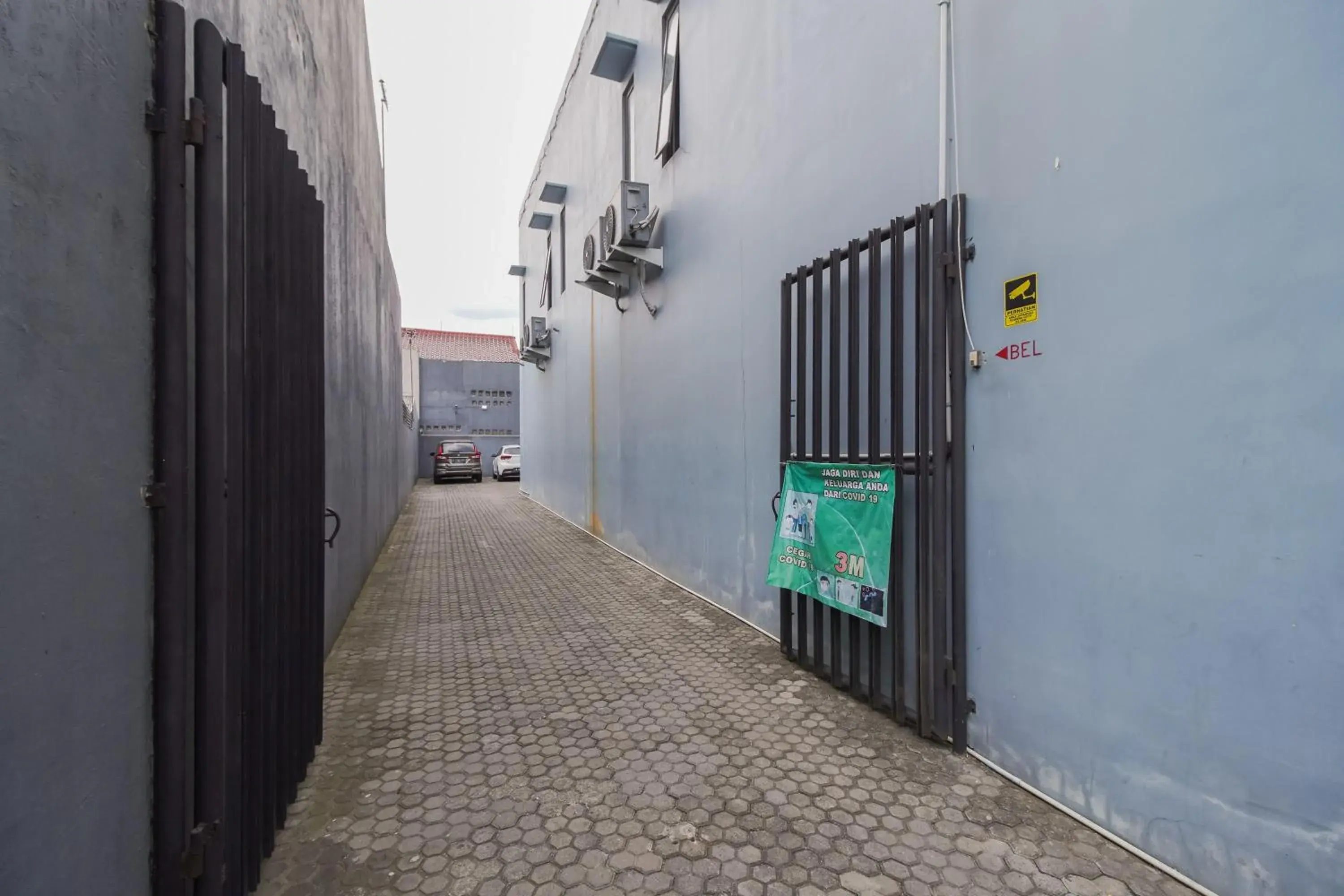 Parking in Urbanview Hotel Arafuru Residence Duren Sawit Parking in Urbanview Hotel Arafuru Residence Duren Sawit