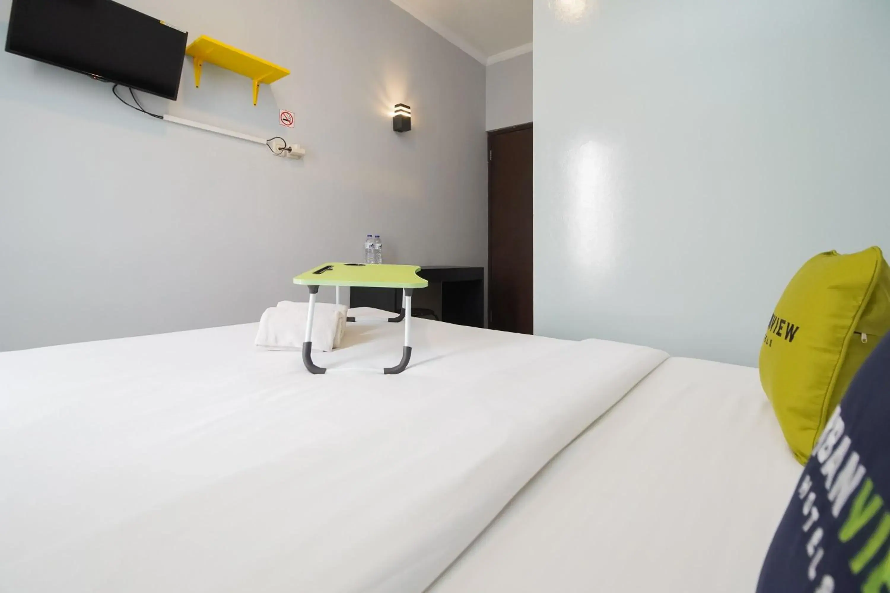 Bedroom, Bed in Urbanview Hotel Arafuru Residence Duren Sawit Bedroom, Bed in Urbanview Hotel Arafuru Residence Duren Sawit