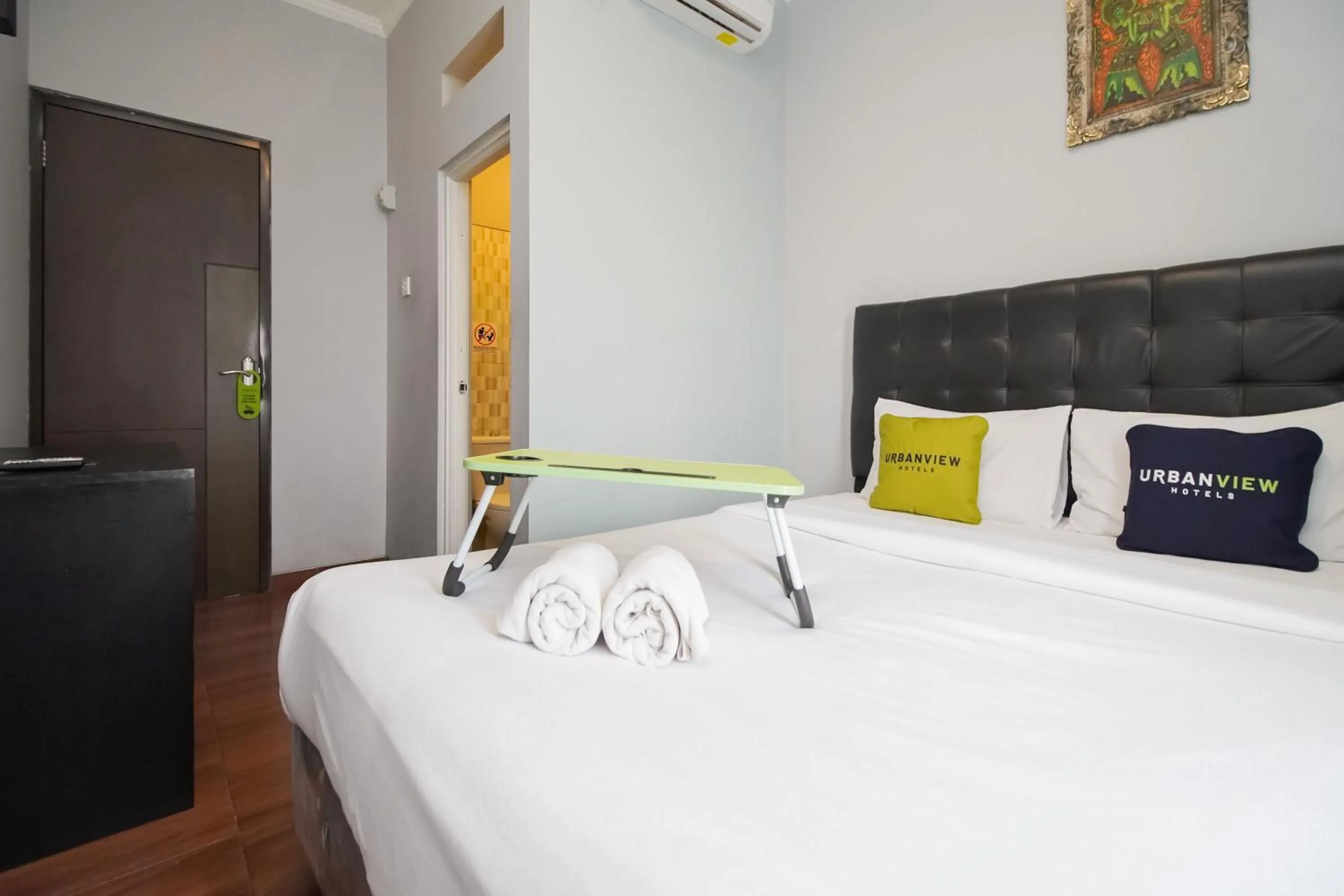 Bedroom, Bed in Urbanview Hotel Arafuru Residence Duren Sawit