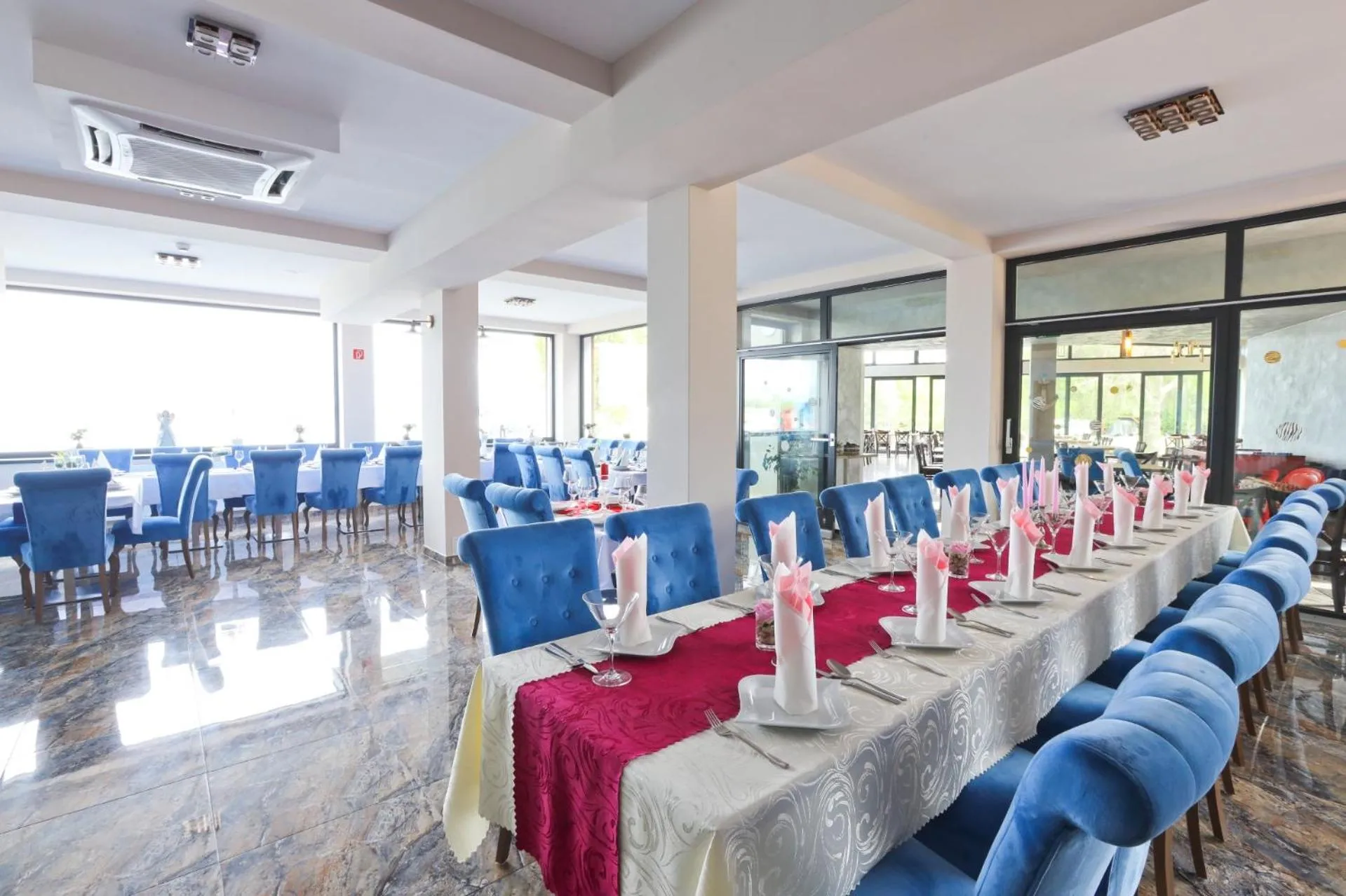 Restaurant/places to eat in Hotel Prístav