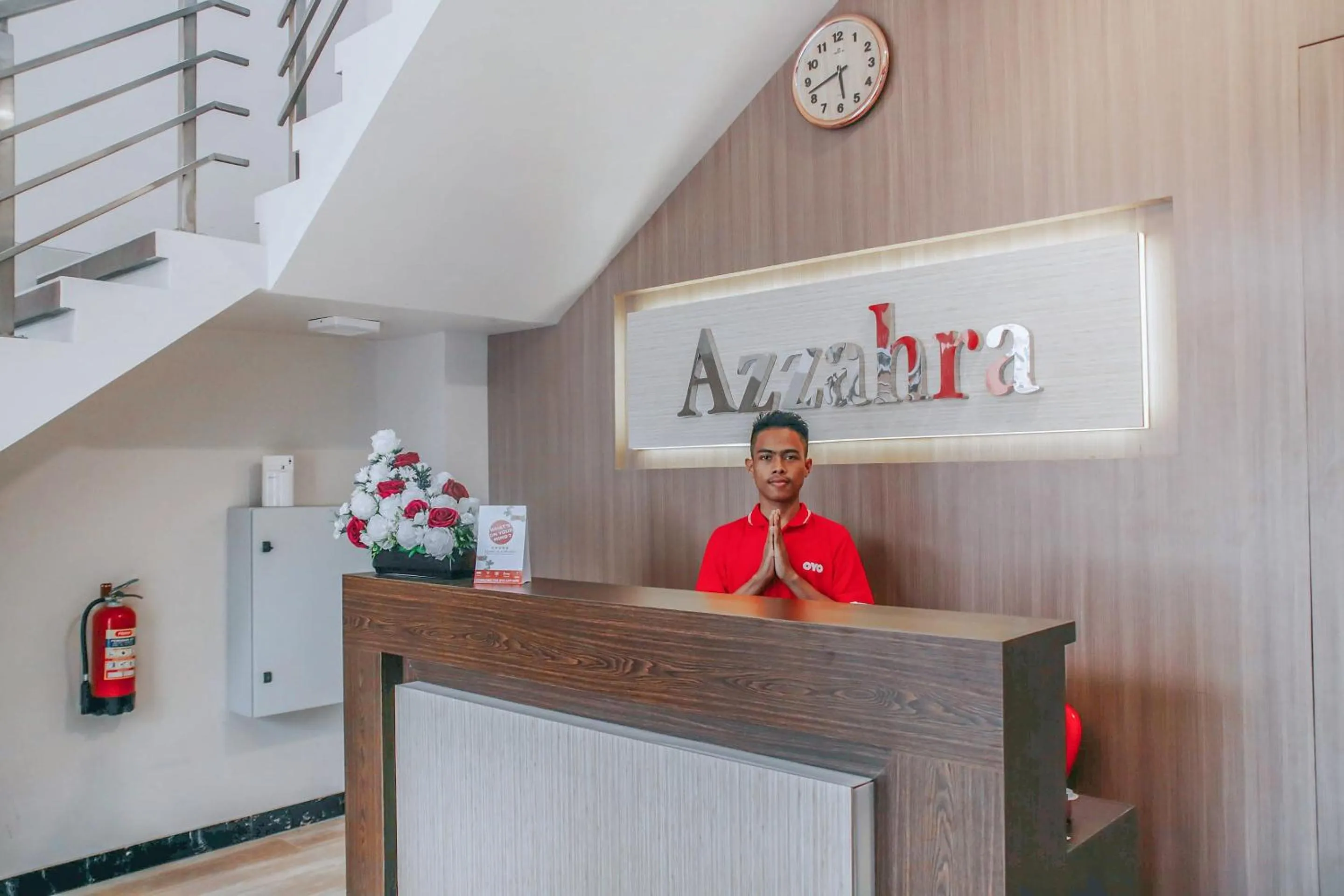 Lobby or reception in Hotel O Azzahra Guest House Syariah