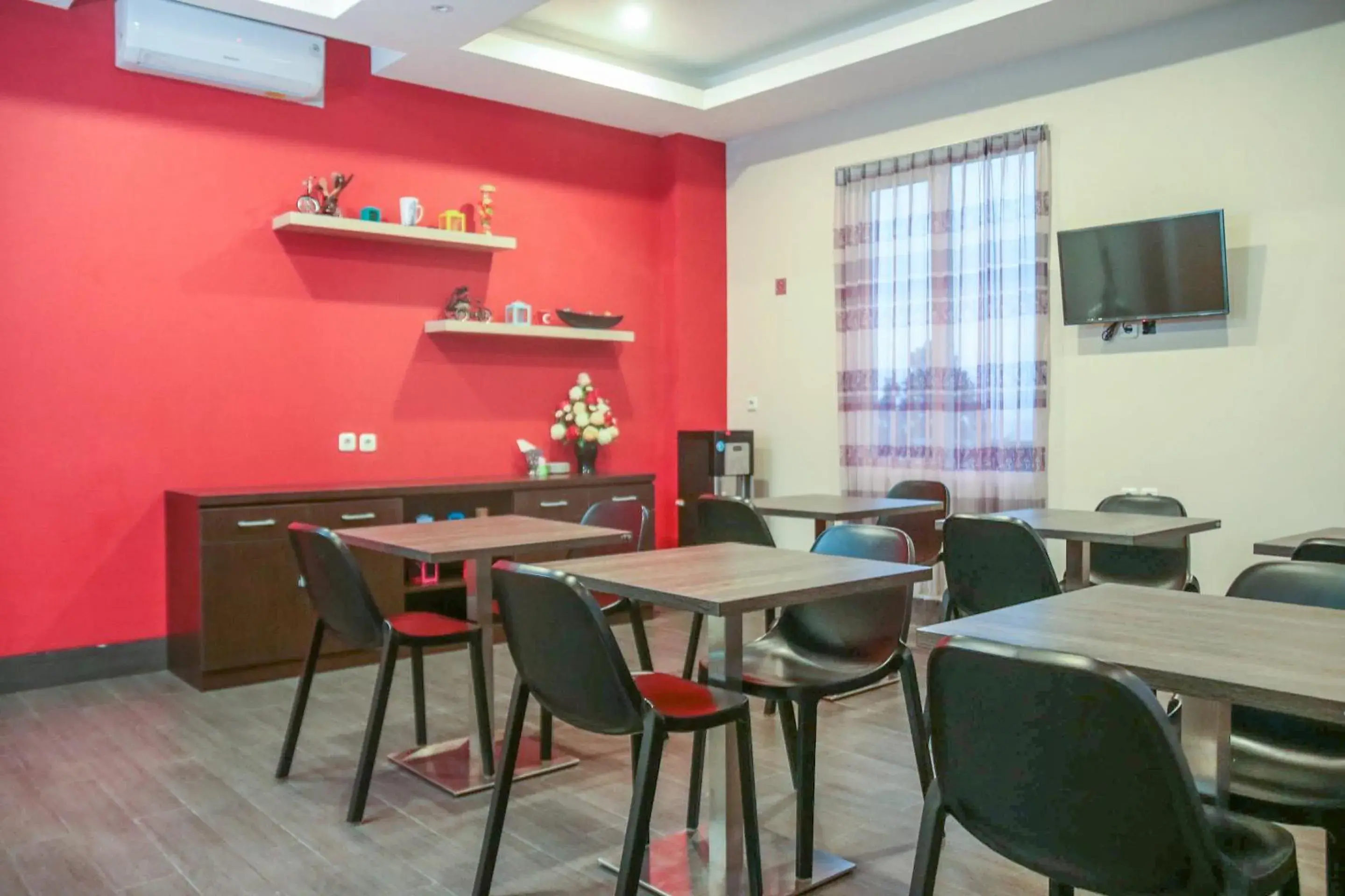 Restaurant/places to eat in Hotel O Azzahra Guest House Syariah Restaurant/places to eat in Hotel O Azzahra Guest House Syariah