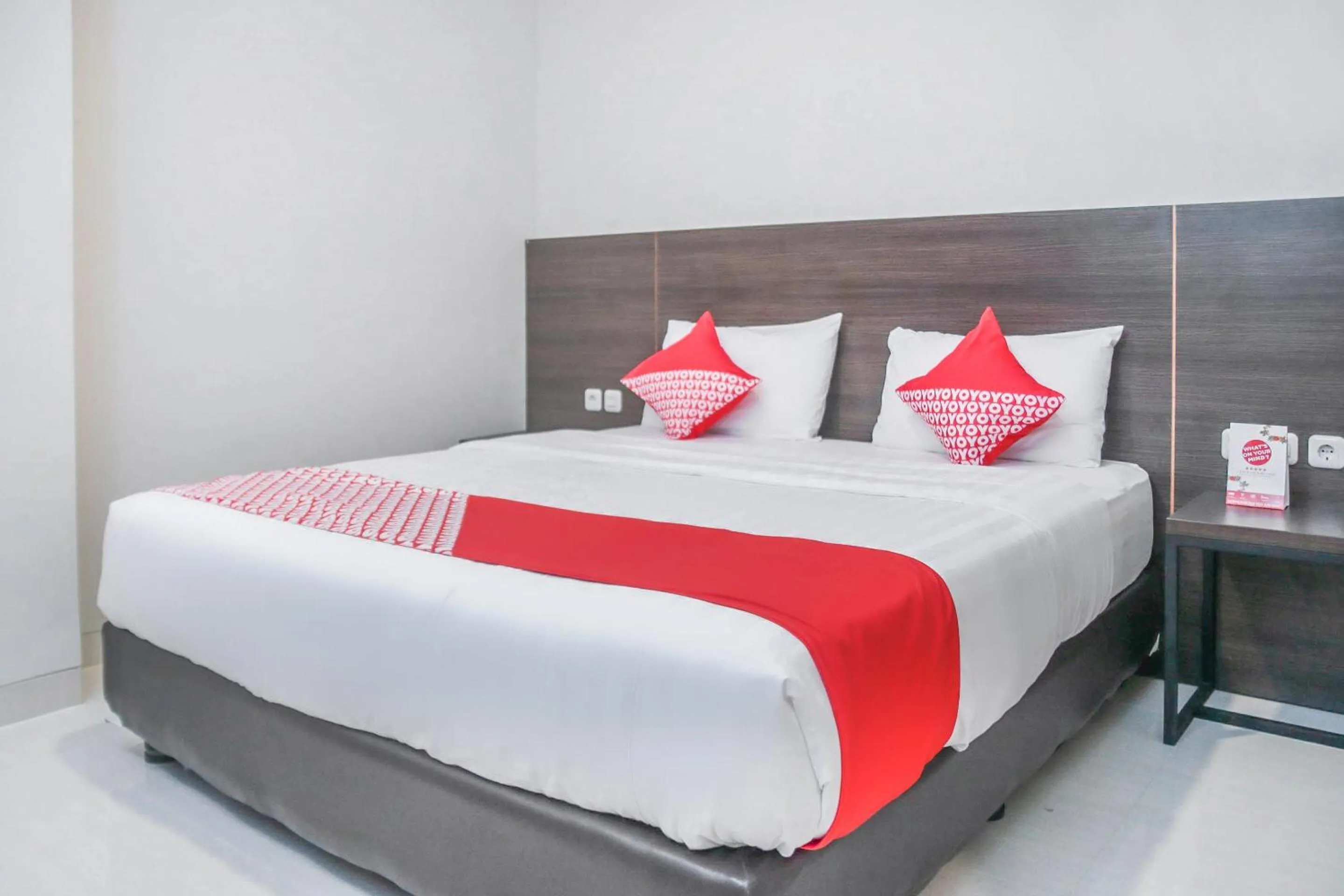 Bedroom, Bed in Hotel O Azzahra Guest House Syariah