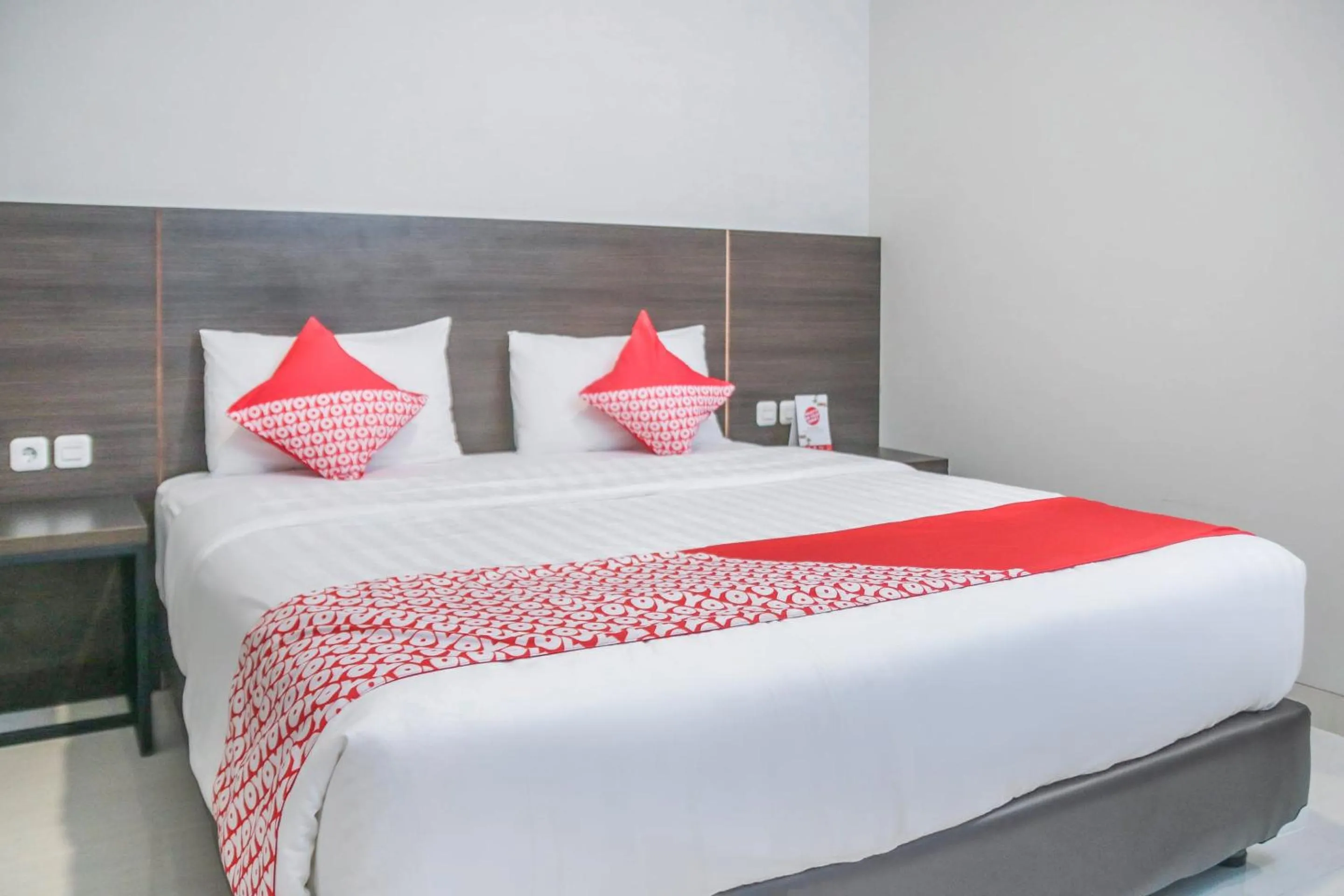 Bedroom, Bed in Hotel O Azzahra Guest House Syariah