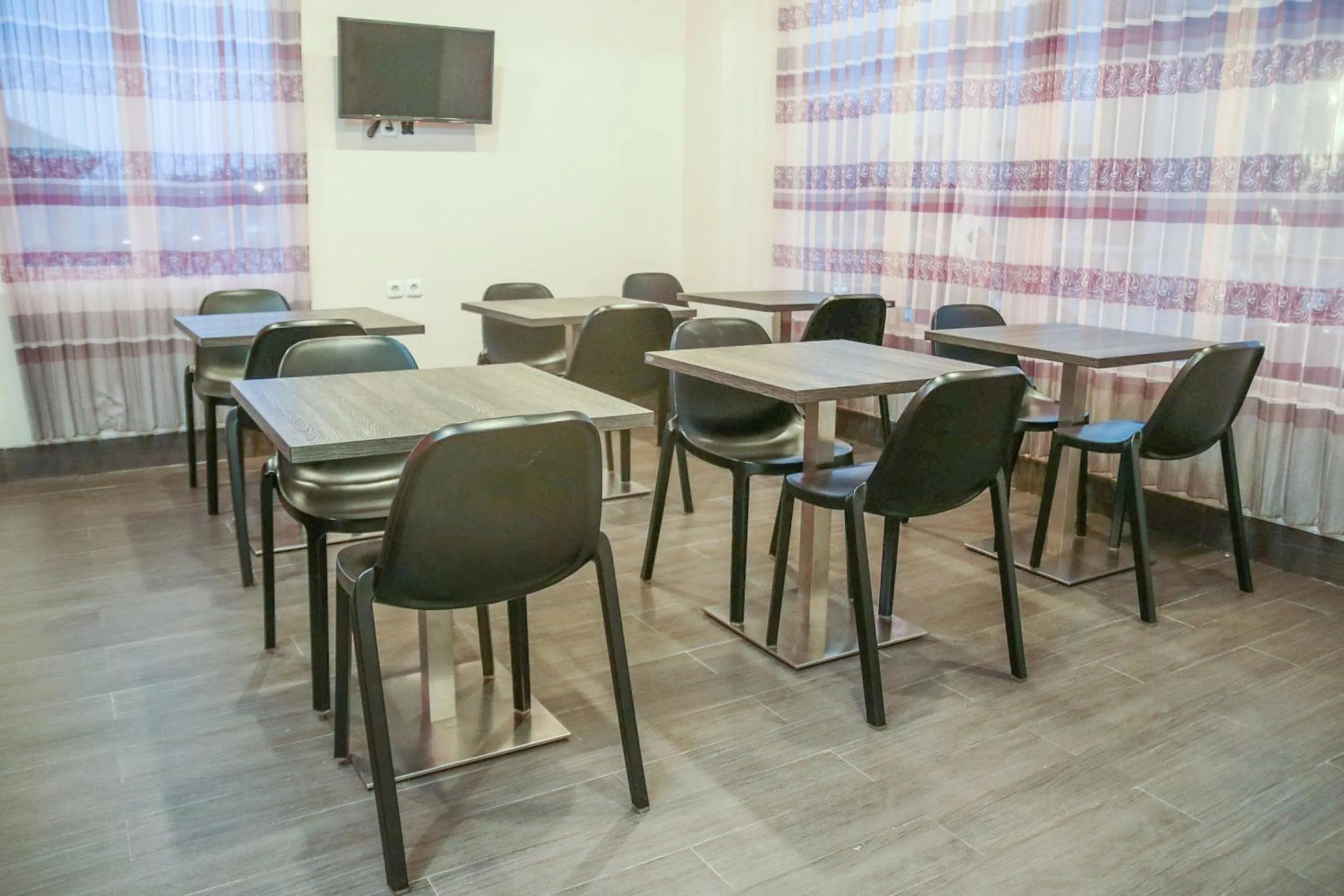 Dining area in Hotel O Azzahra Guest House Syariah