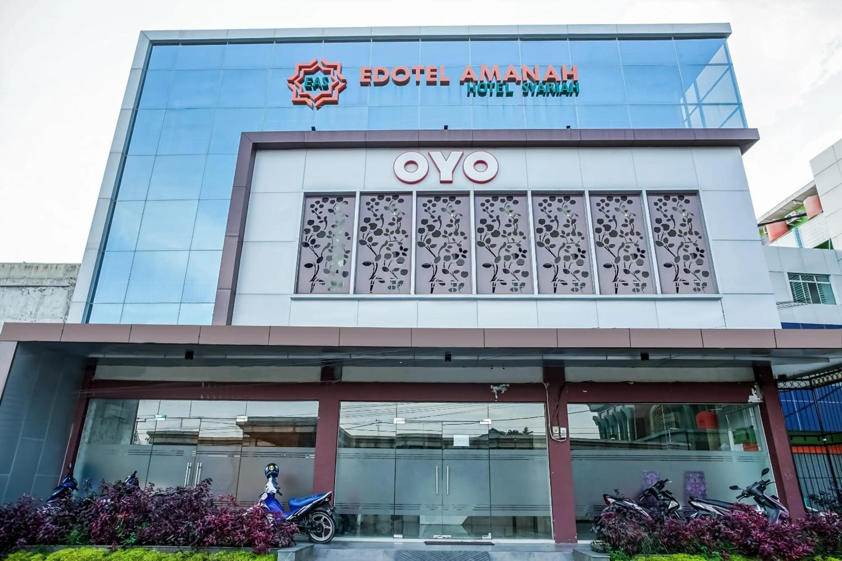 Facade/entrance in OYO 889 Edotel Amanah Hotel Syariah By Smk Muhammadiyah 1