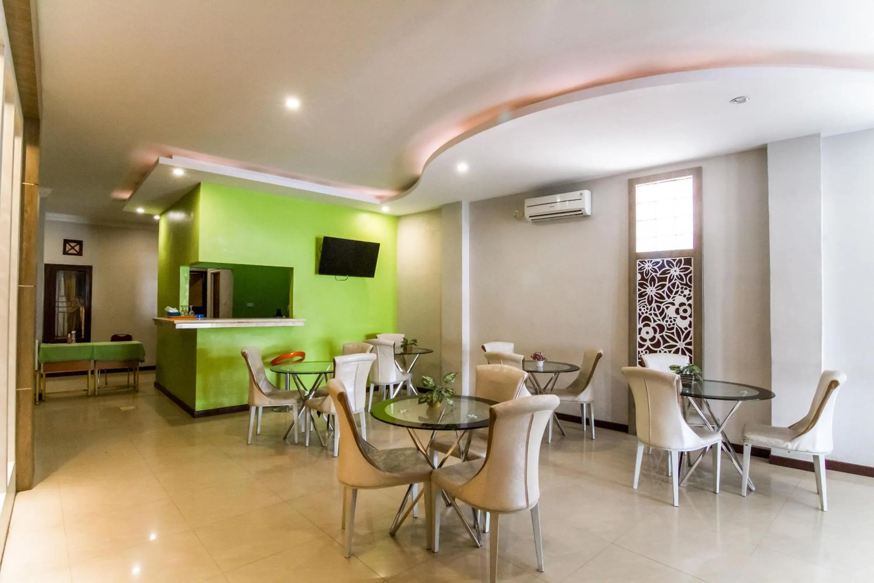 Restaurant/places to eat in OYO 889 Edotel Amanah Hotel Syariah By Smk Muhammadiyah 1