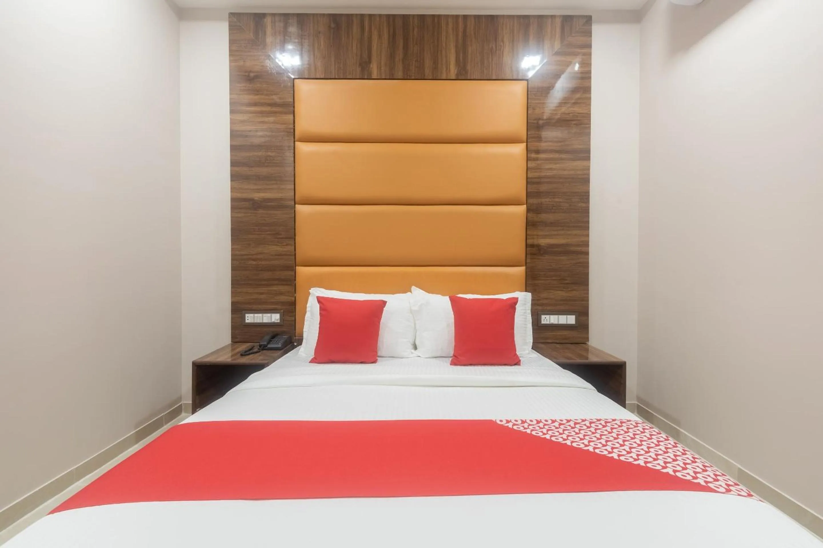 Bedroom in OYO Hotel Blue Executive Near Chhatrapati Shivaji International Airport