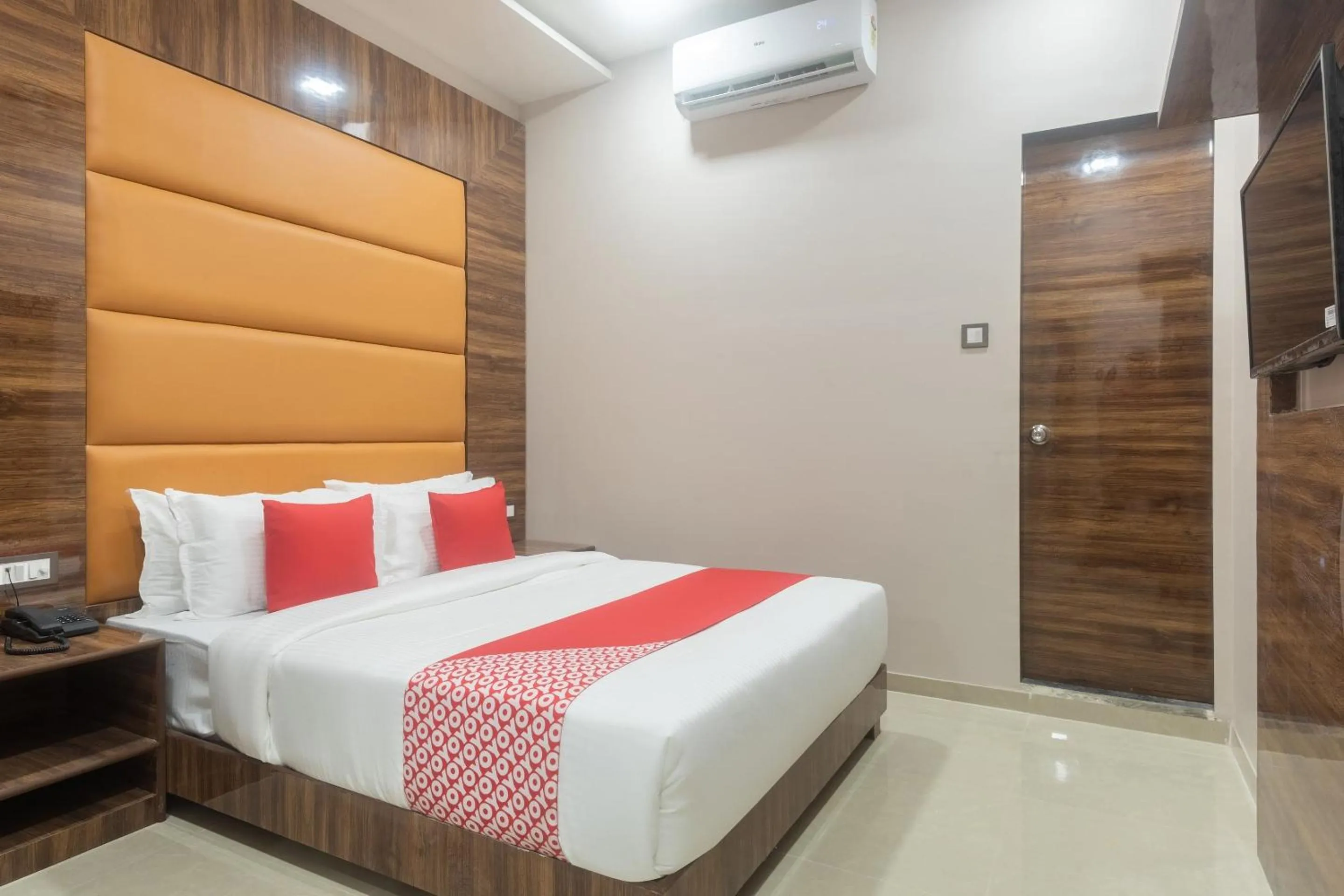 Bedroom in OYO Hotel Blue Executive Near Chhatrapati Shivaji International Airport