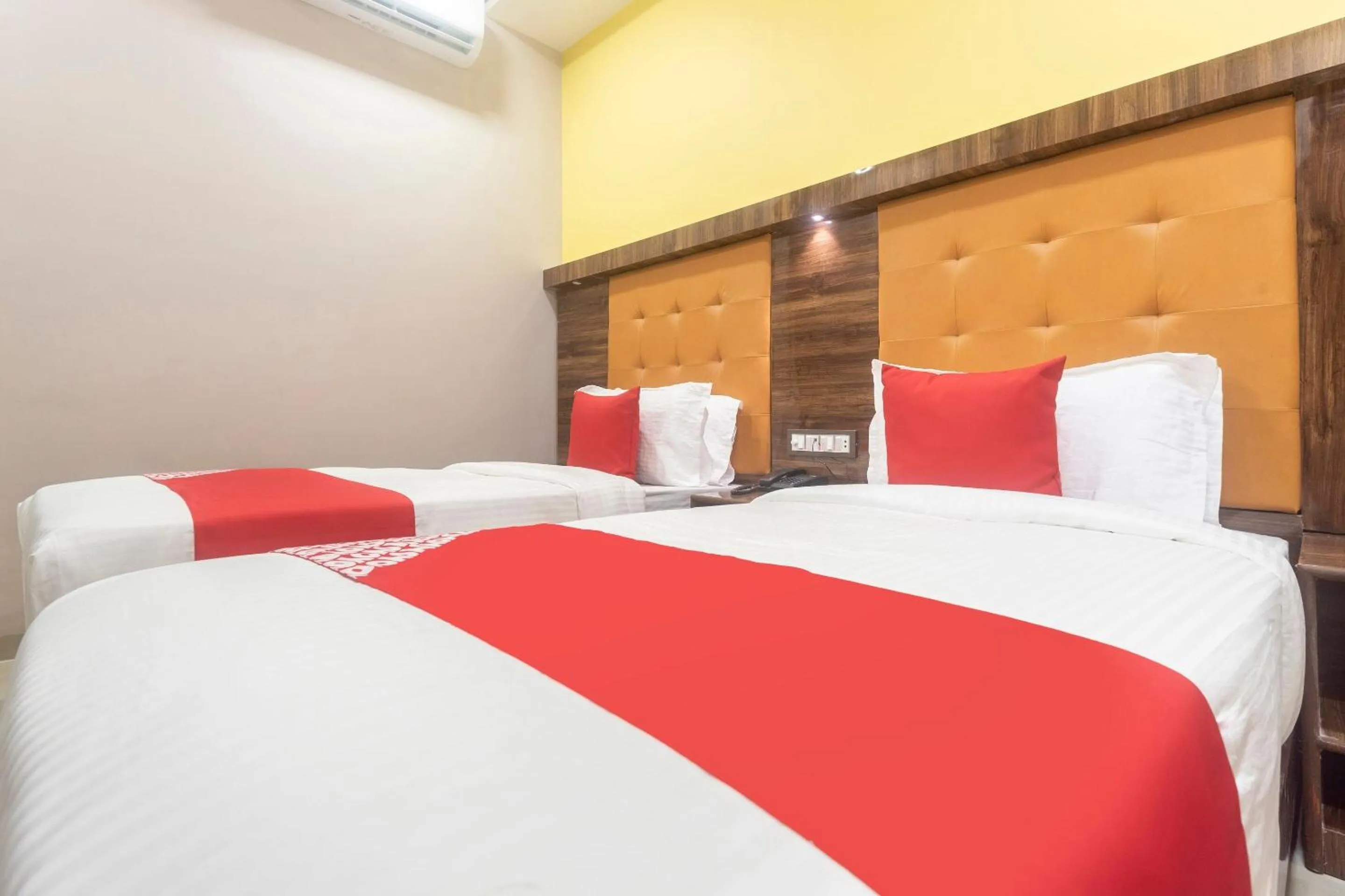 Bedroom in OYO Hotel Blue Executive Near Chhatrapati Shivaji International Airport