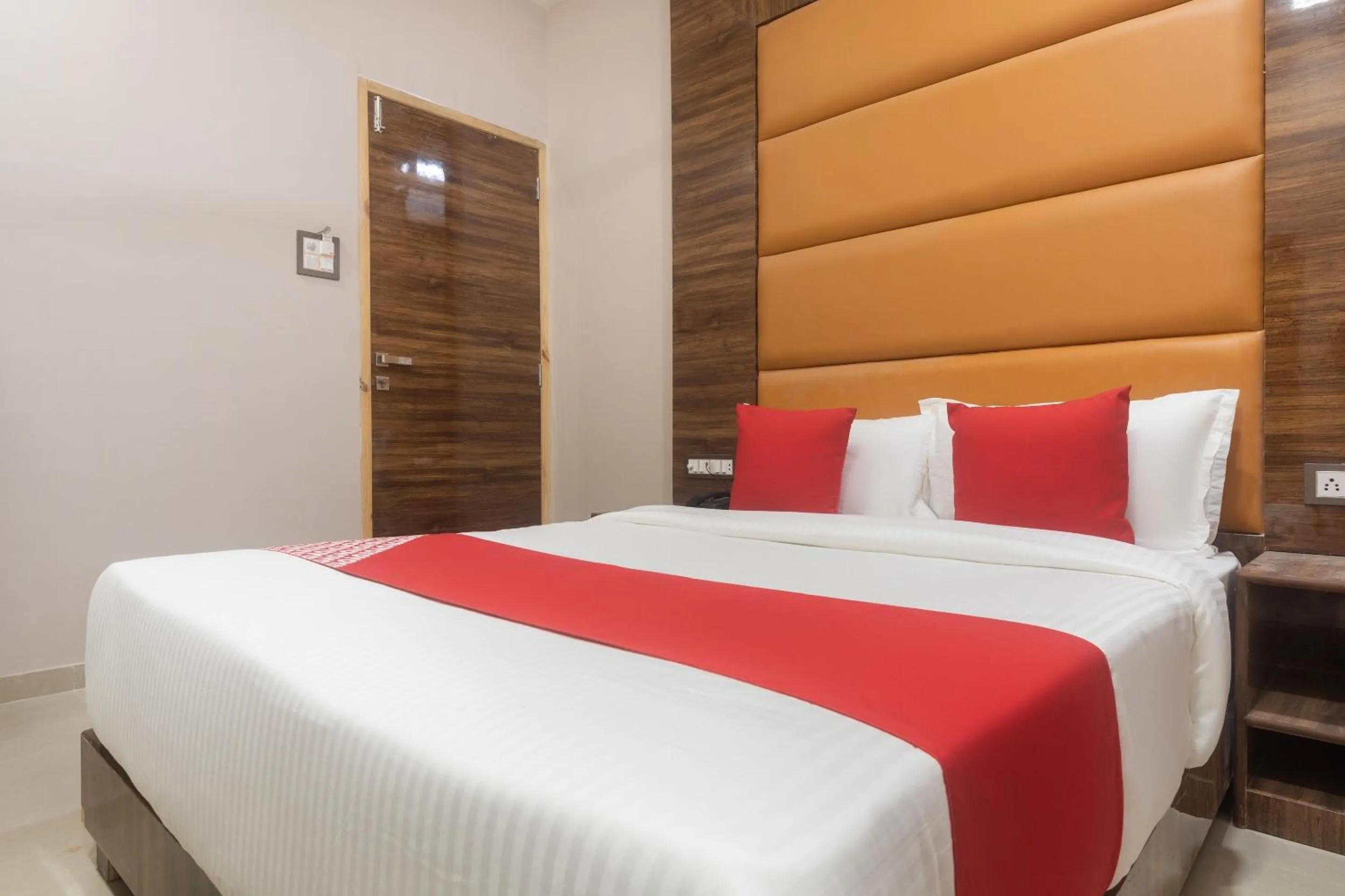 Bedroom in OYO Hotel Blue Executive Near Chhatrapati Shivaji International Airport