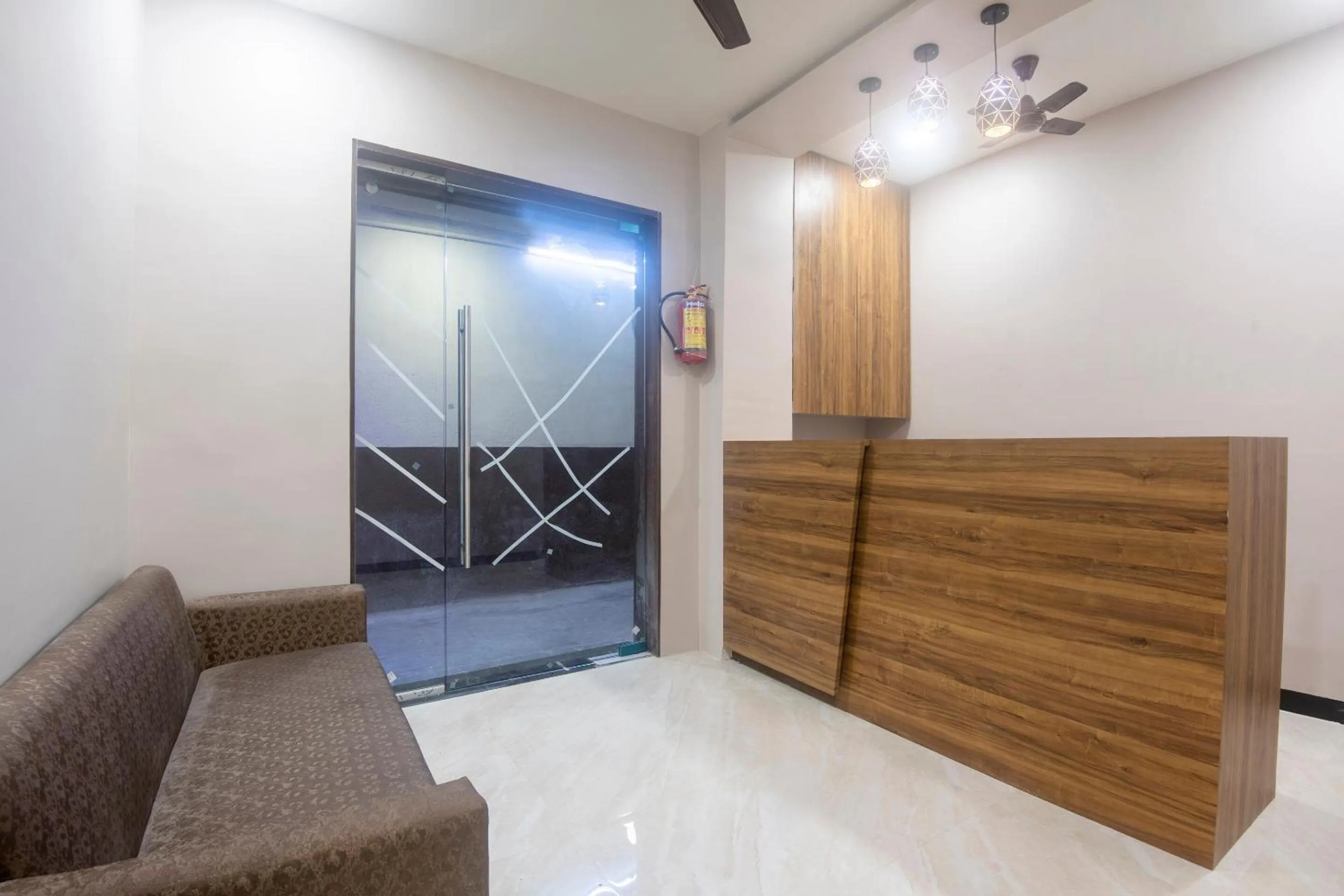 Lobby or reception in OYO Hotel Blue Executive Near Chhatrapati Shivaji International Airport