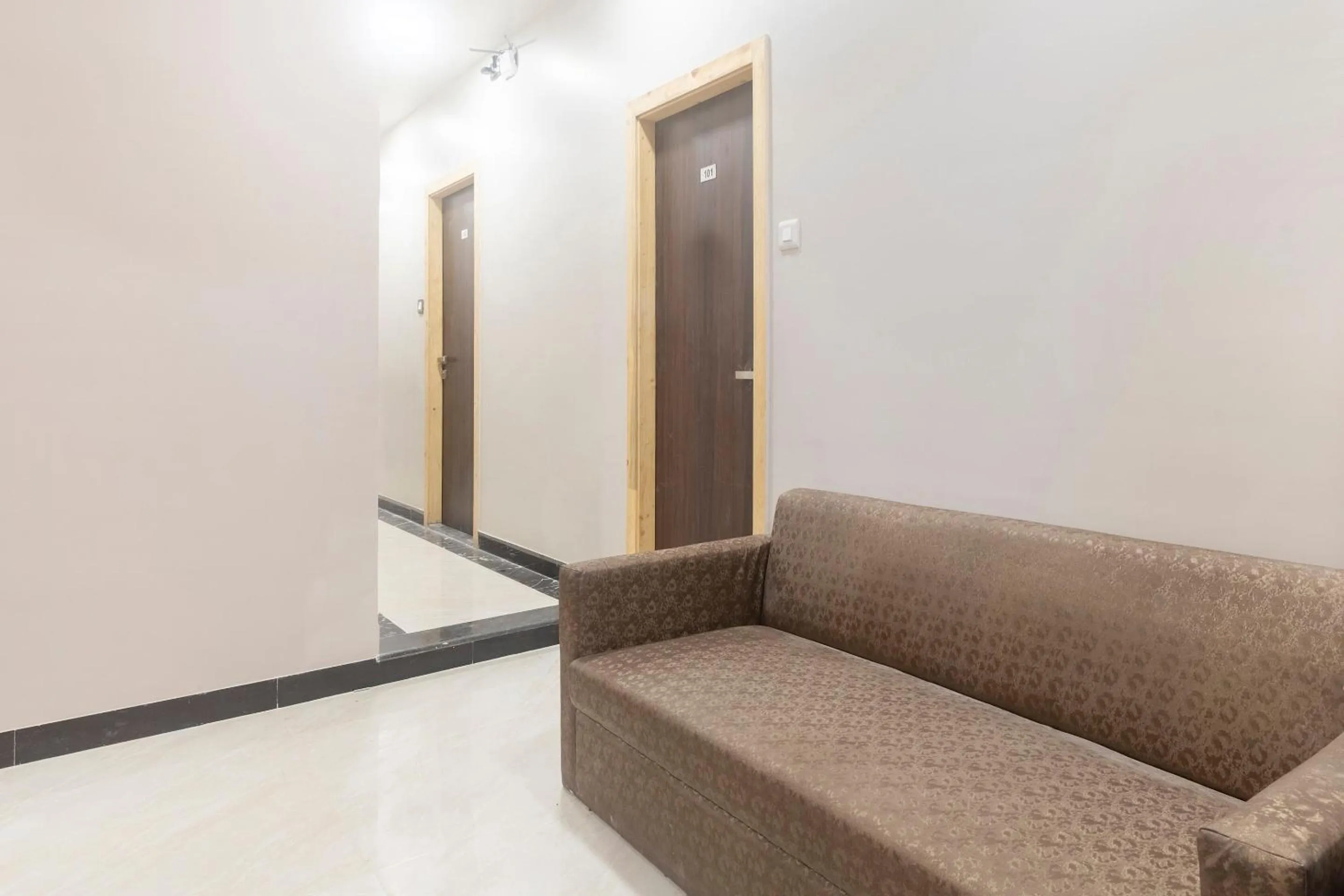 Lobby or reception, Seating Area in OYO Hotel Blue Executive Near Chhatrapati Shivaji International Airport