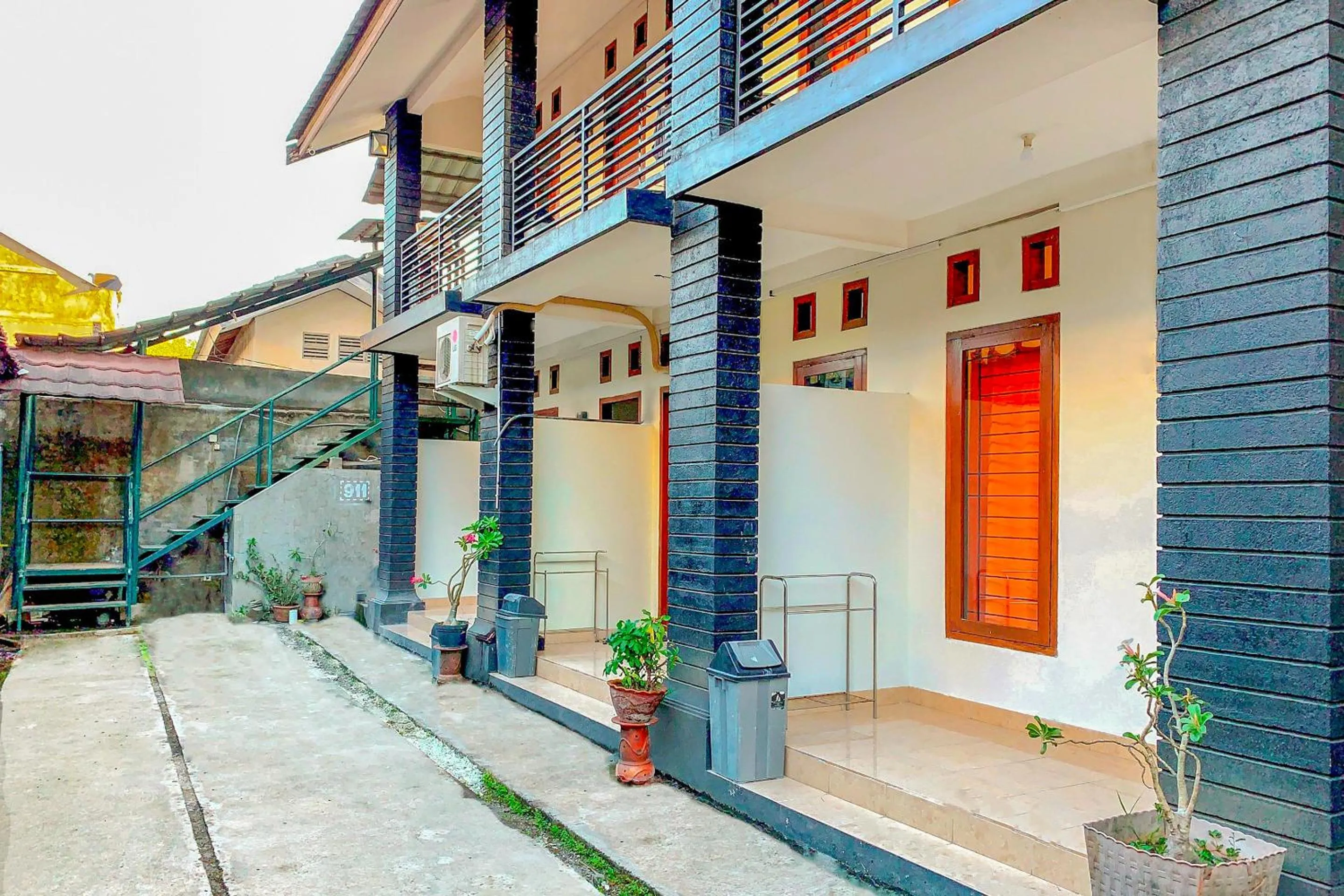 Property building in Kost & Homestay 911