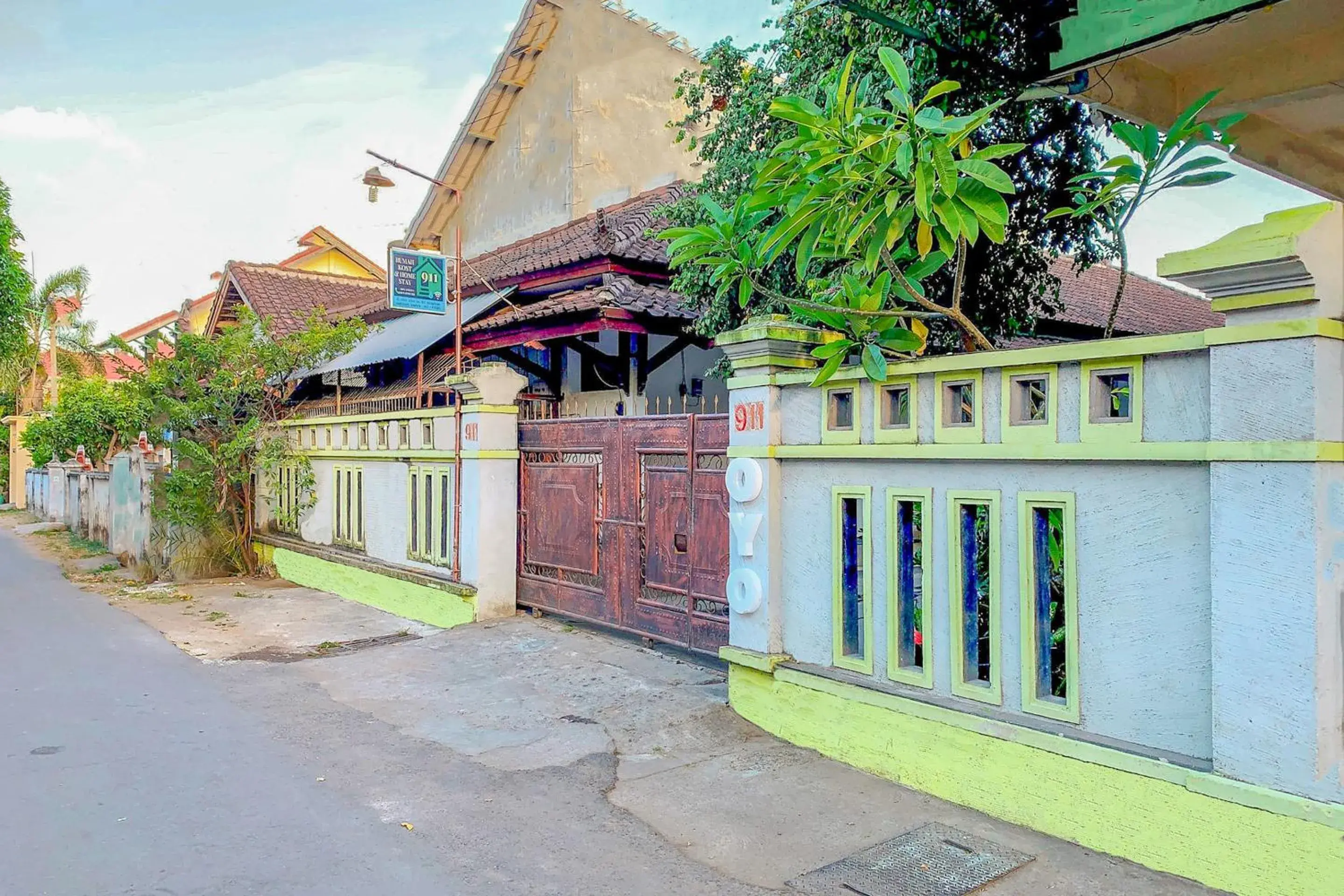 Property building in Kost & Homestay 911 Property building in Kost & Homestay 911